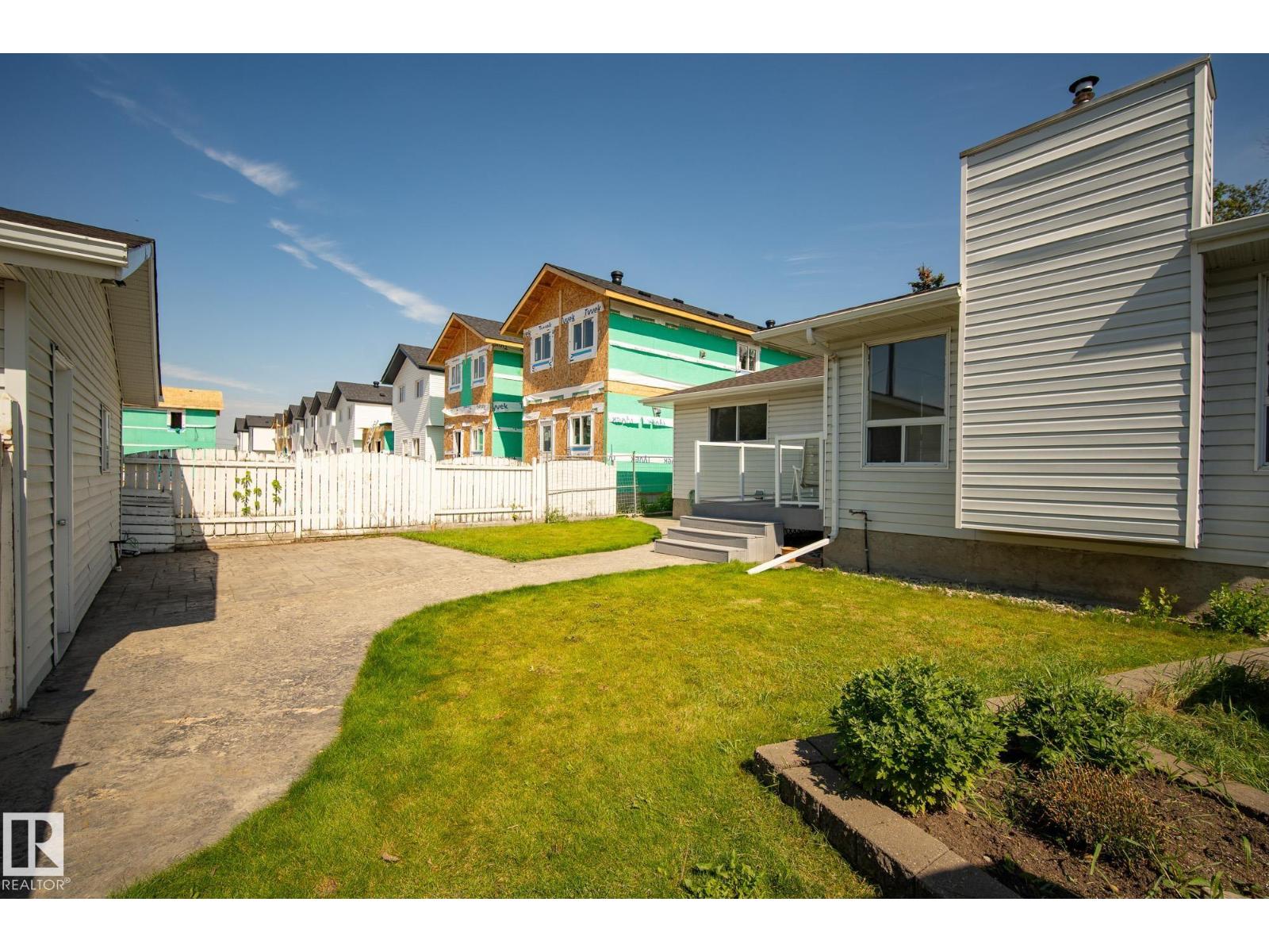 Photo 41 of 12420 47 St Nw, Edmonton AB