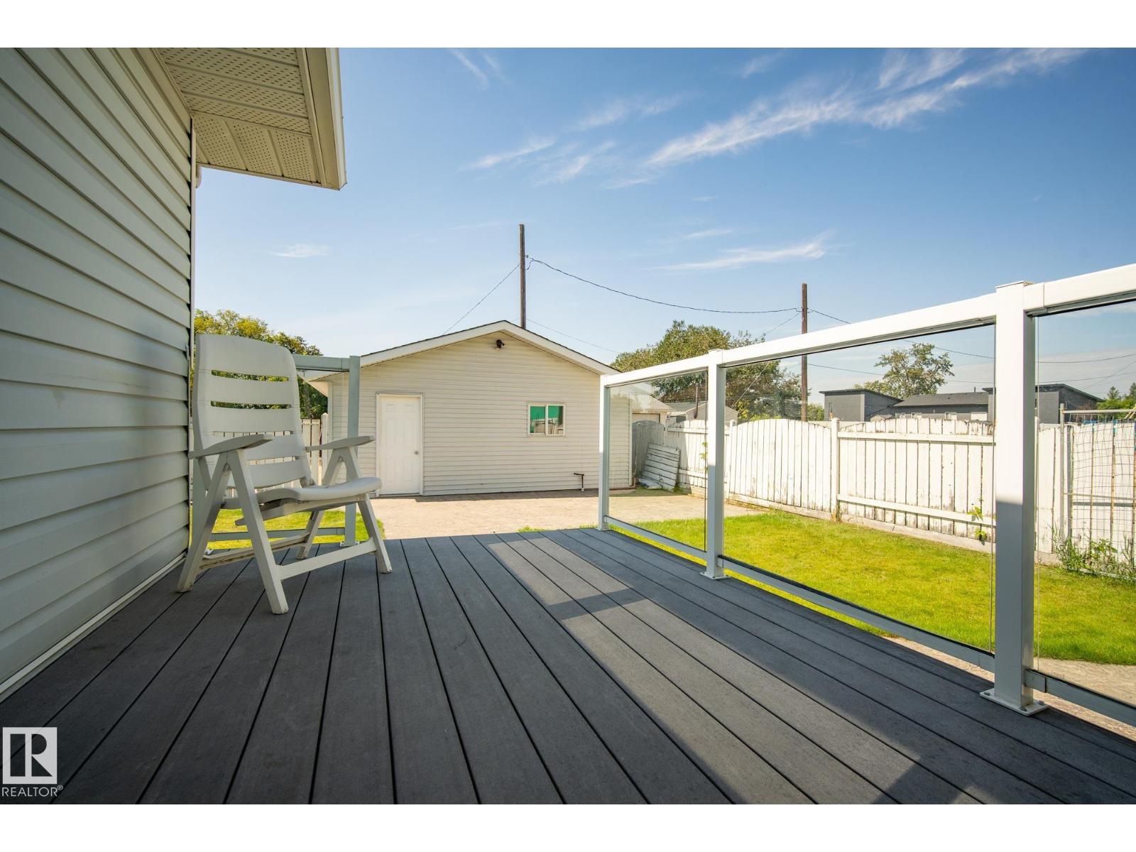 Photo 3 of 12420 47 St Nw, Edmonton AB