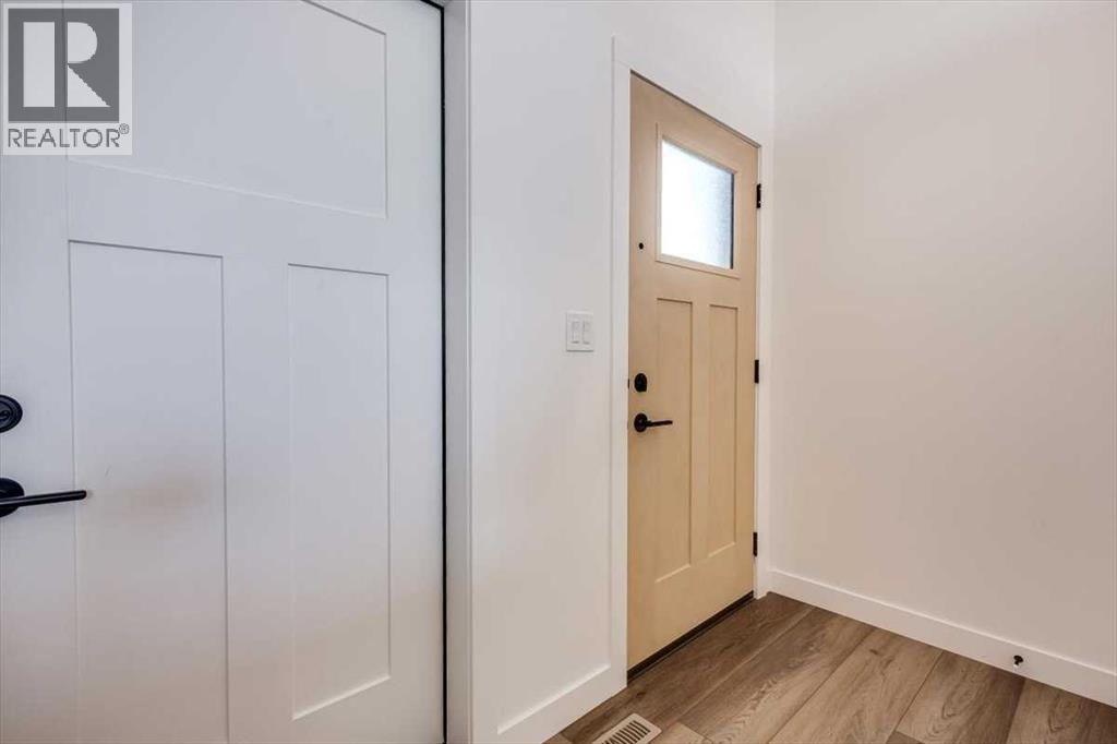 Single Family House Bi-level for Sale in  Emmett Crescent Evergreen Red Deer 
