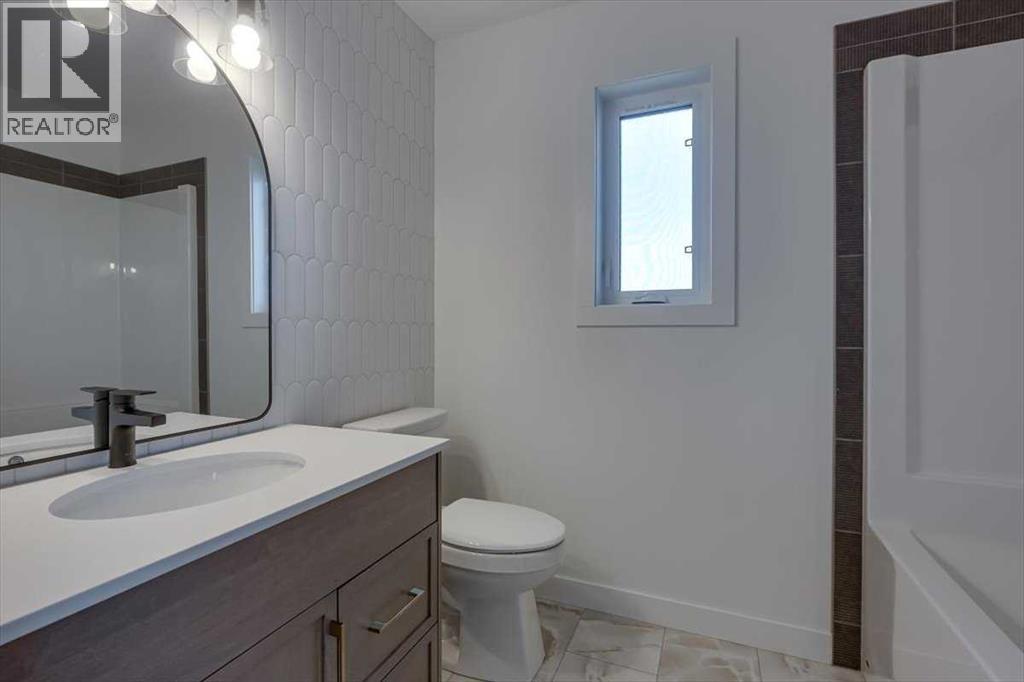 Single Family House Bi-level for Sale in  Emmett Crescent Evergreen Red Deer 