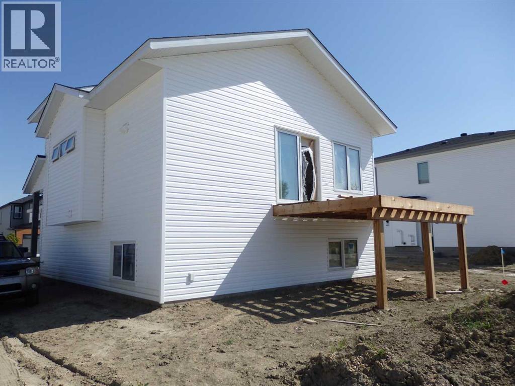 Single Family House Bi-level for Sale in  Emmett Crescent Evergreen Red Deer 