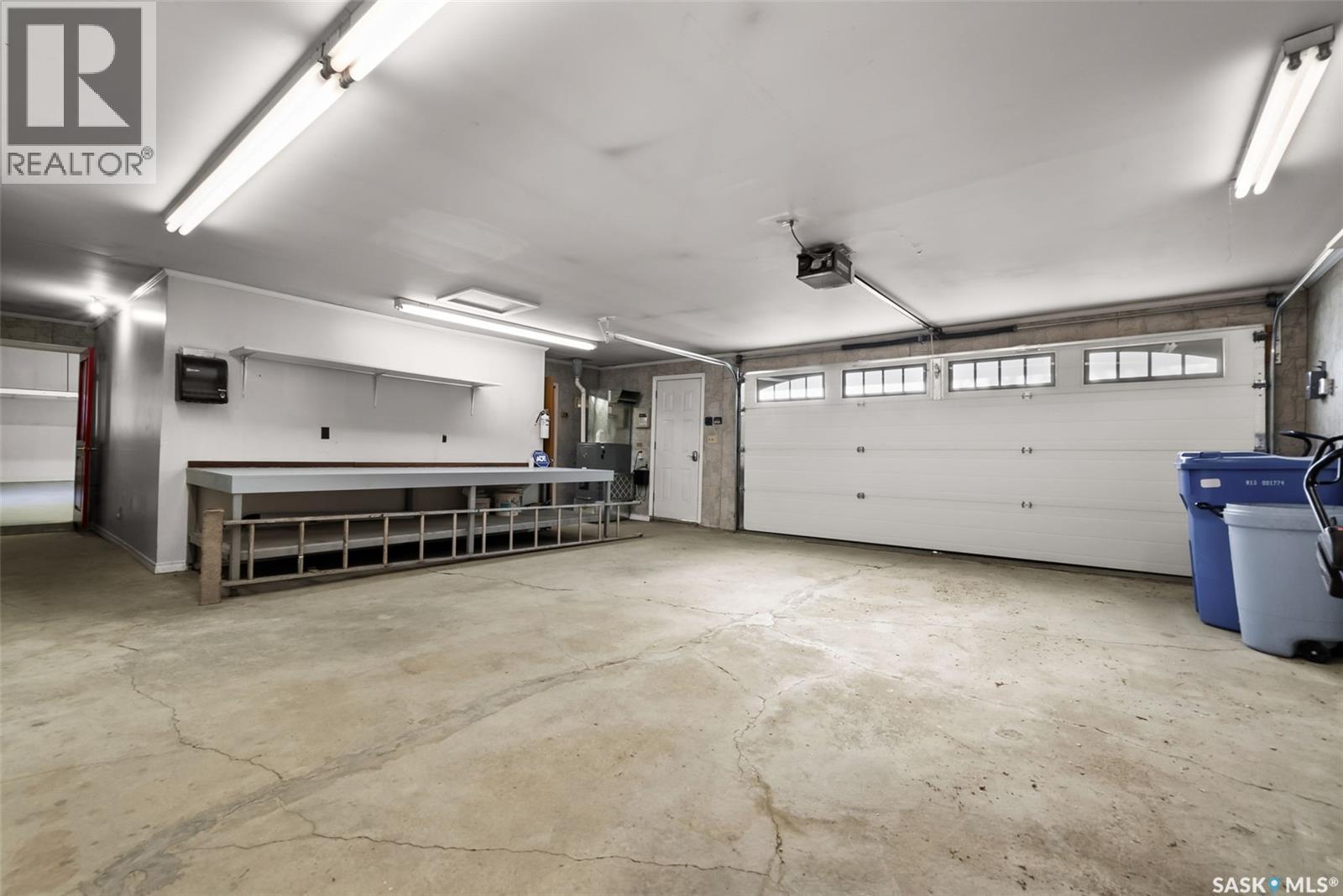 Photo 11 of 251 Halifax Street N, Regina SK