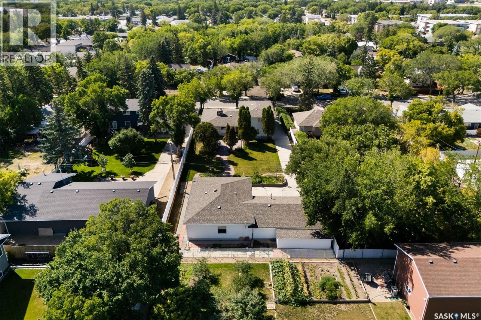 Photo 12 of 251 Halifax Street N, Regina SK