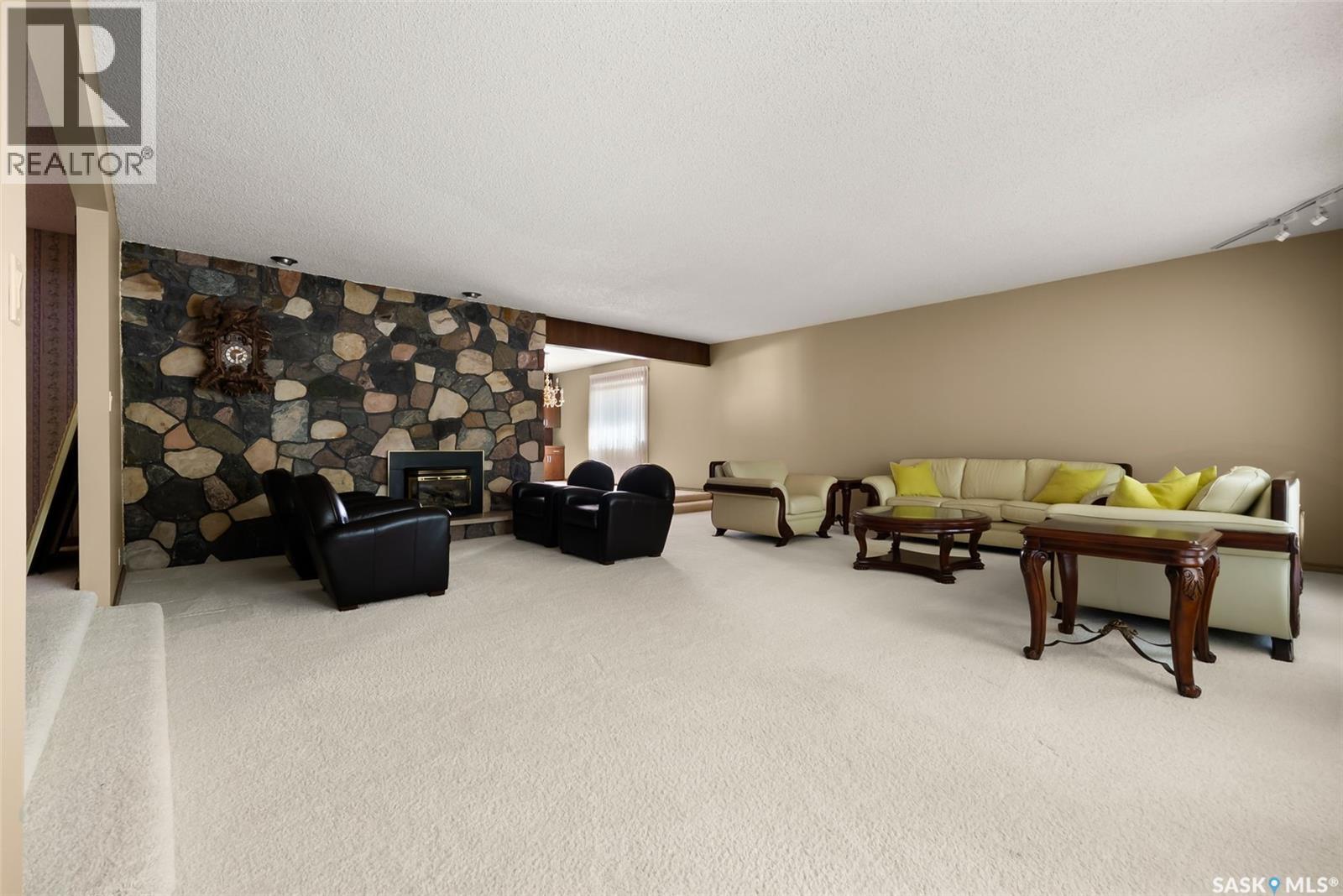 Photo 33 of 251 Halifax Street N, Regina SK
