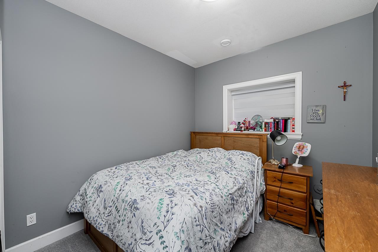 Photo 15 of 18938 54 A Avenue, Surrey BC
