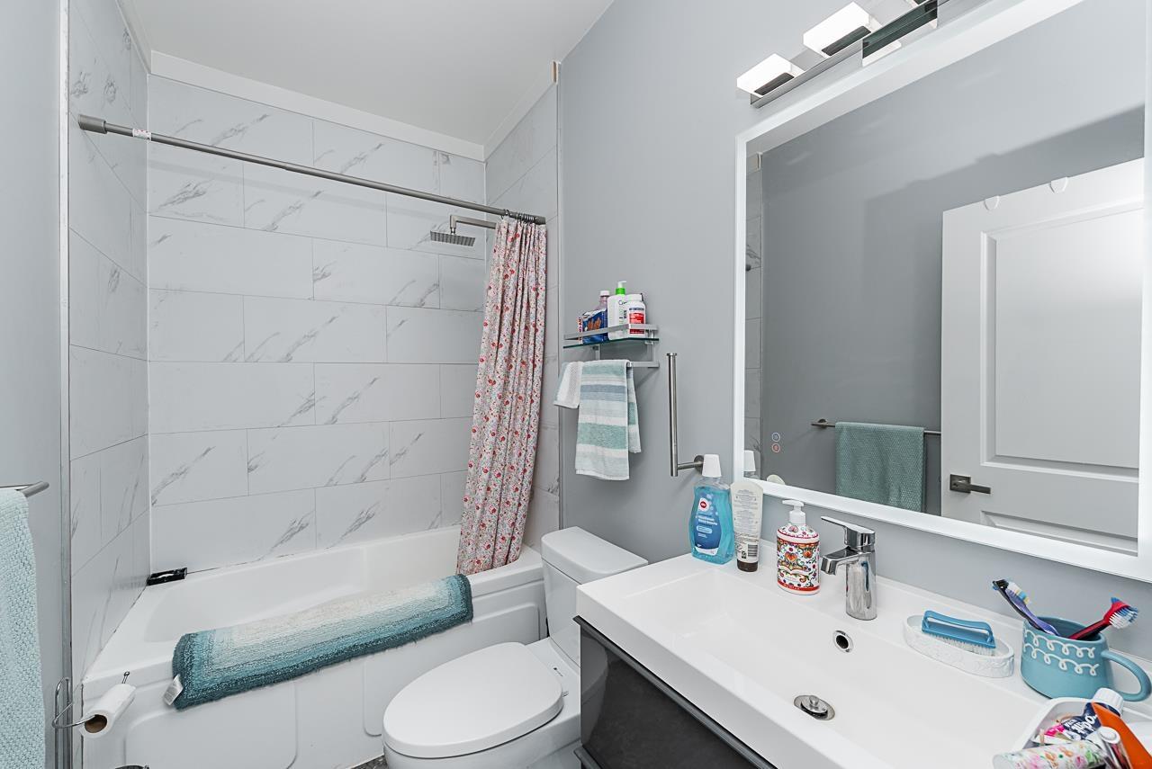 Photo 28 of 18938 54 A Avenue, Surrey BC