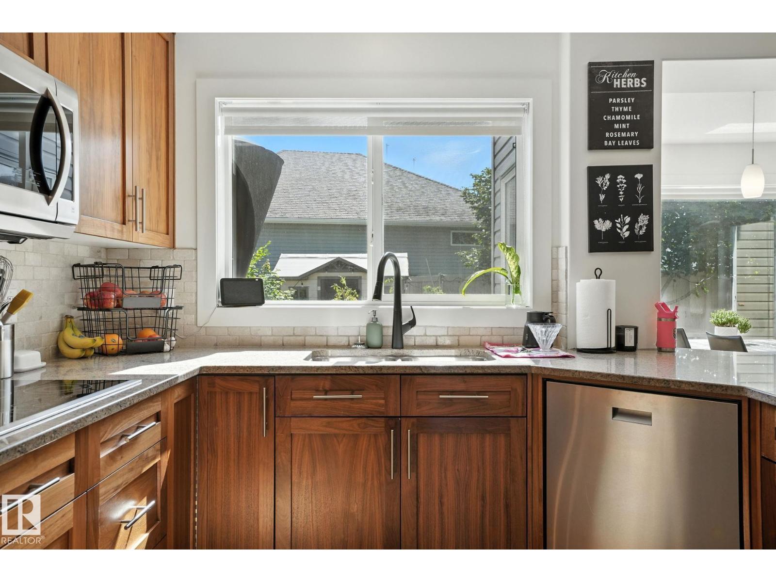 Photo 12 of 6004 Cameron Cl, Sherwood Park AB