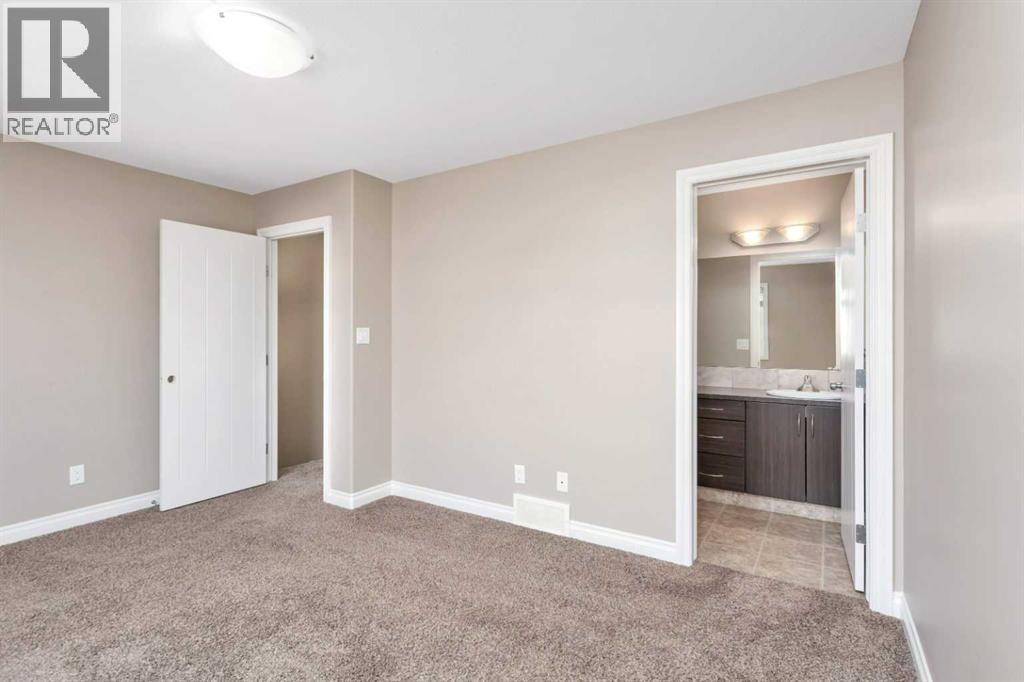 Photo 18 of 22 Ross Close, Sylvan Lake AB
