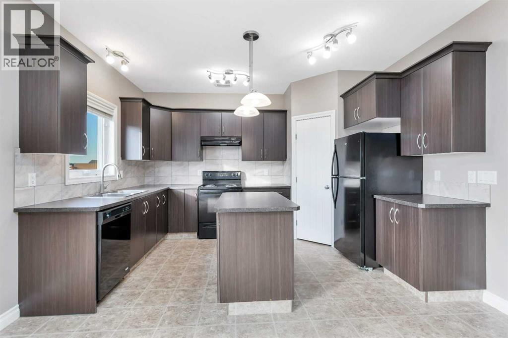 Photo 8 of 22 Ross Close, Sylvan Lake AB