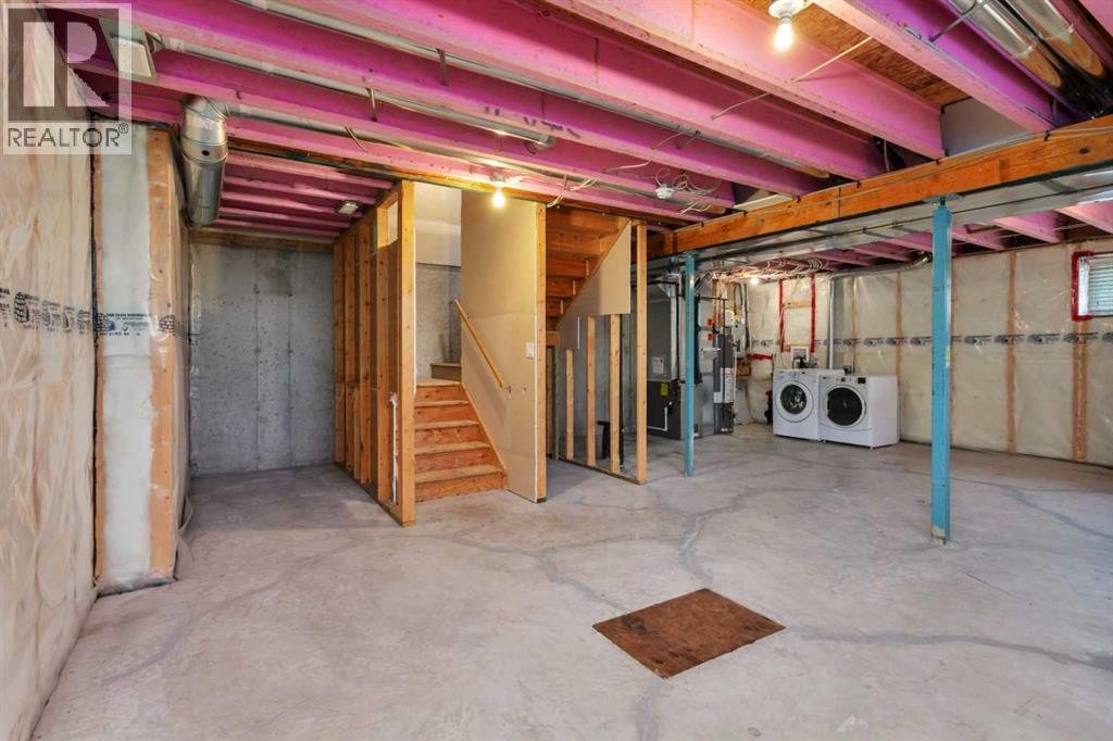 Photo 2 of 22 Ross Close, Sylvan Lake AB