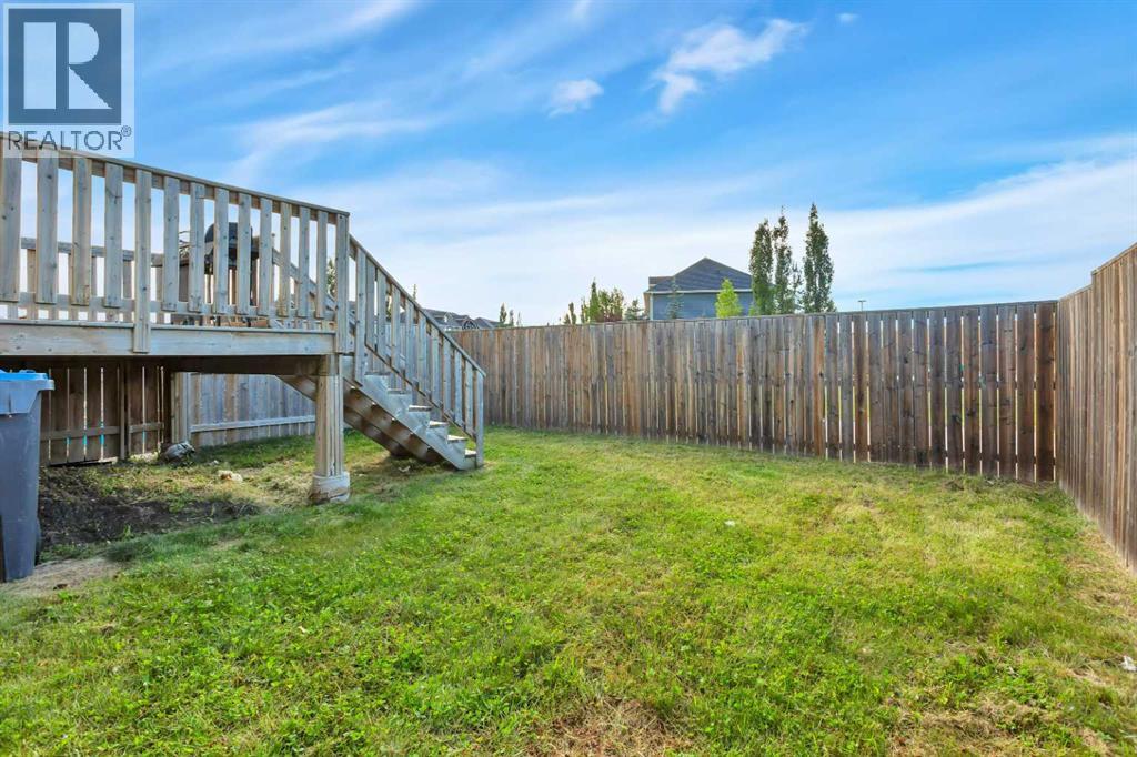 Photo 3 of 22 Ross Close, Sylvan Lake AB