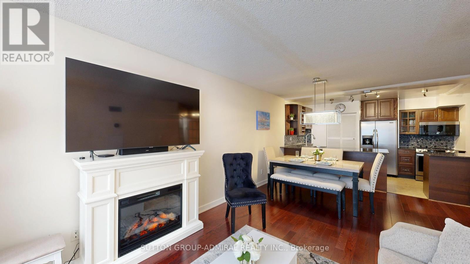 Photo 22 of 201 633 Bay Street, Toronto ON