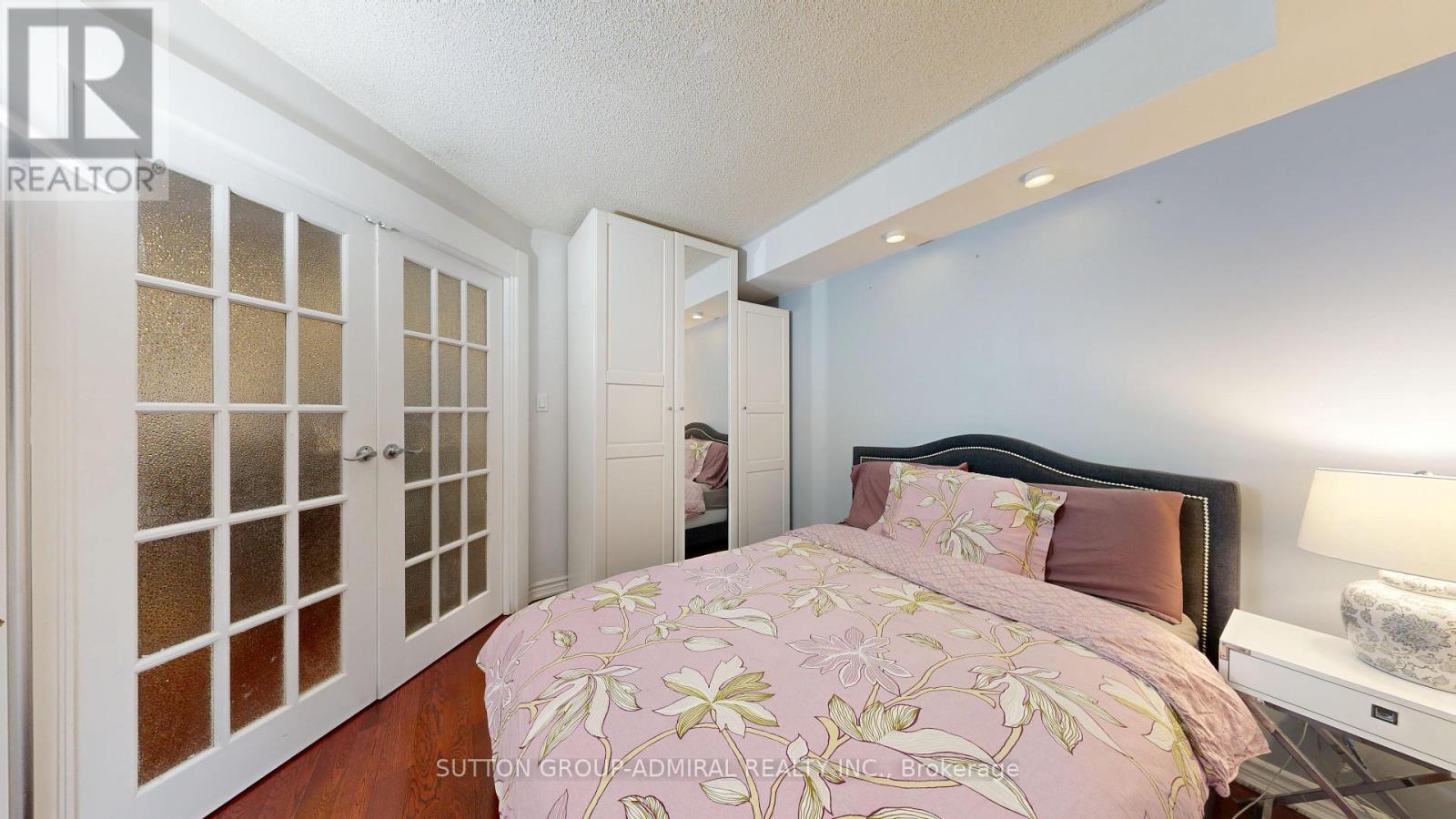 Photo 10 of 201 633 Bay Street, Toronto ON