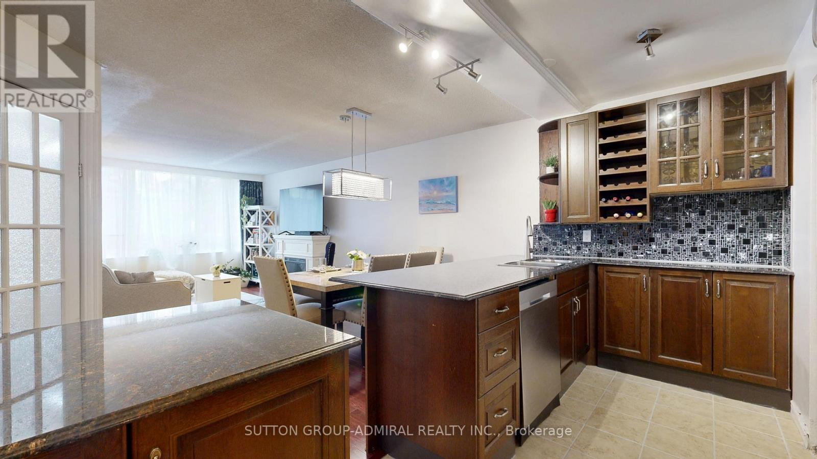 Photo 15 of 201 633 Bay Street, Toronto ON