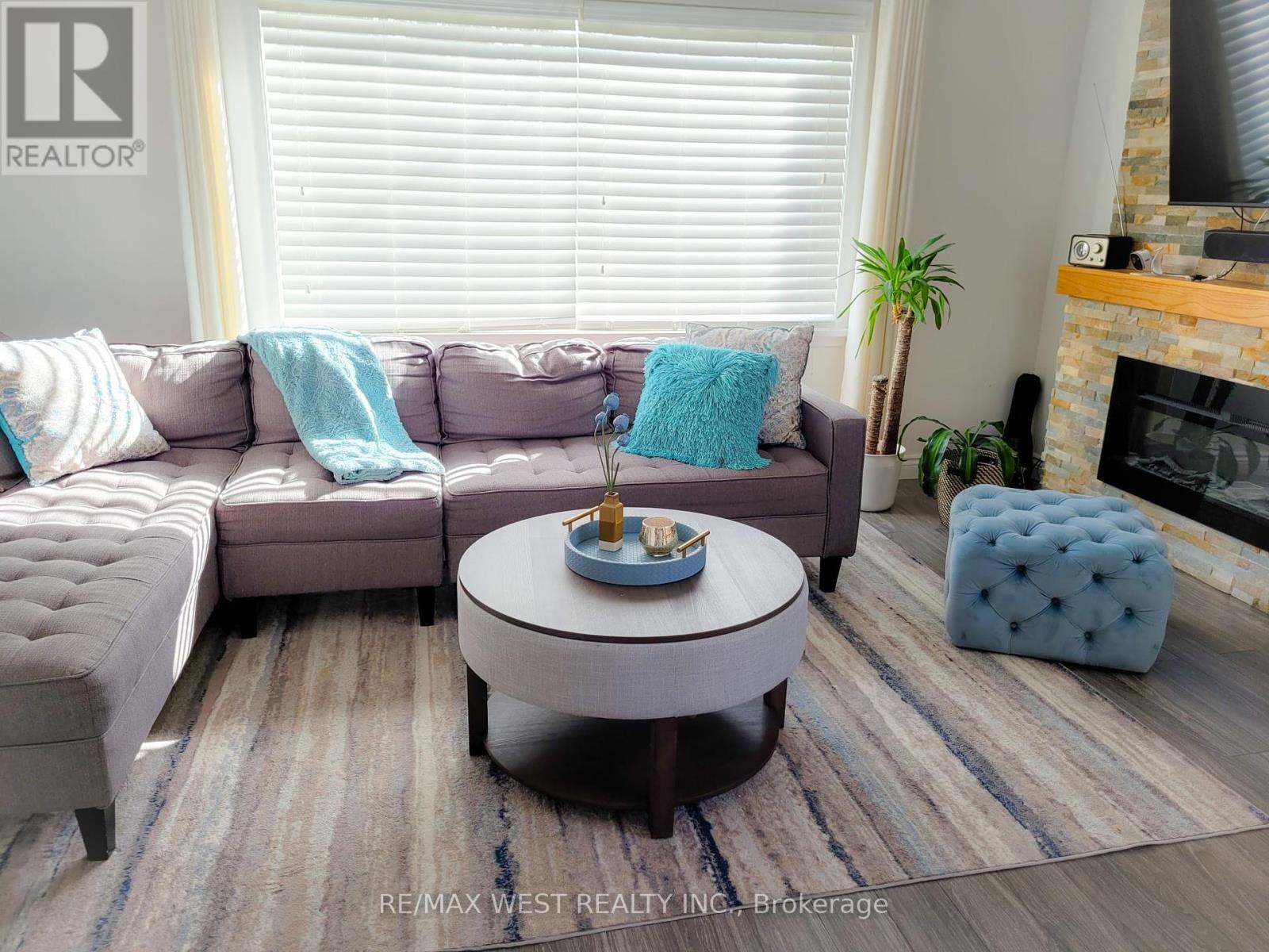 Photo 8 of Main 1002 Warden Avenue, Toronto ON