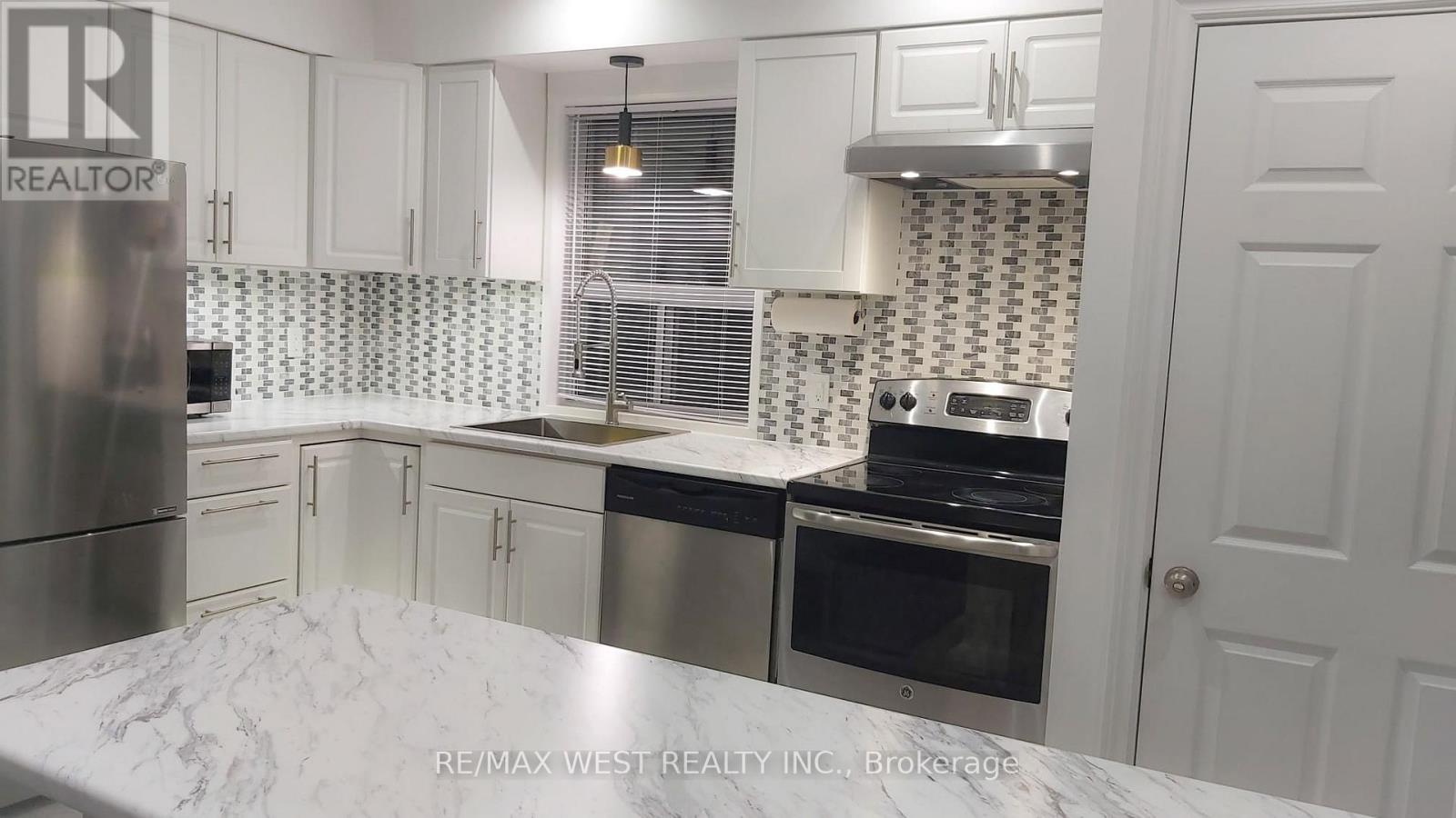 Photo 1 of Main 1002 Warden Avenue, Toronto ON