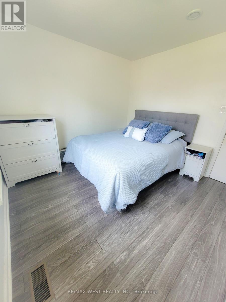 Photo 3 of Main 1002 Warden Avenue, Toronto ON