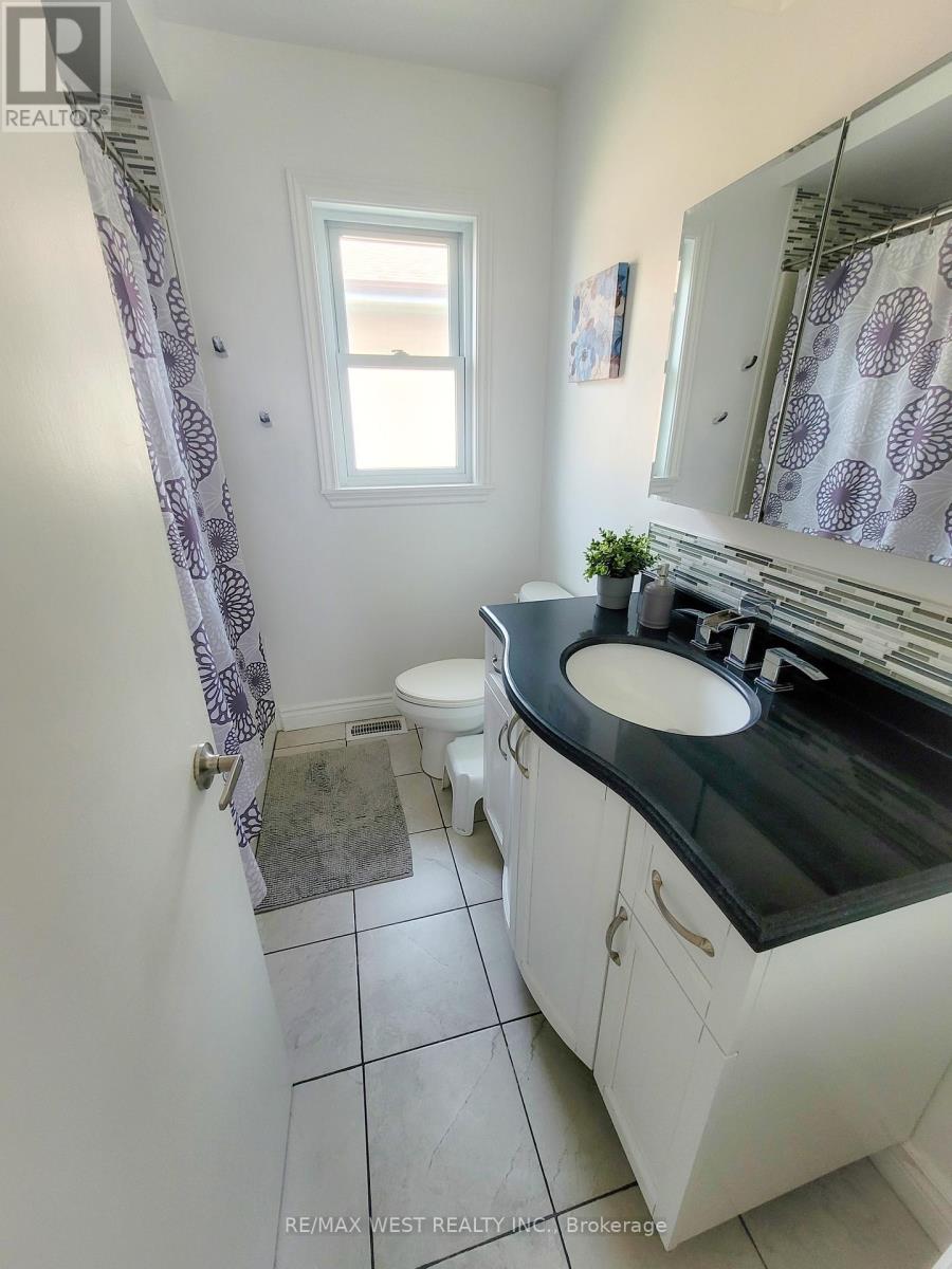 Photo 6 of Main 1002 Warden Avenue, Toronto ON