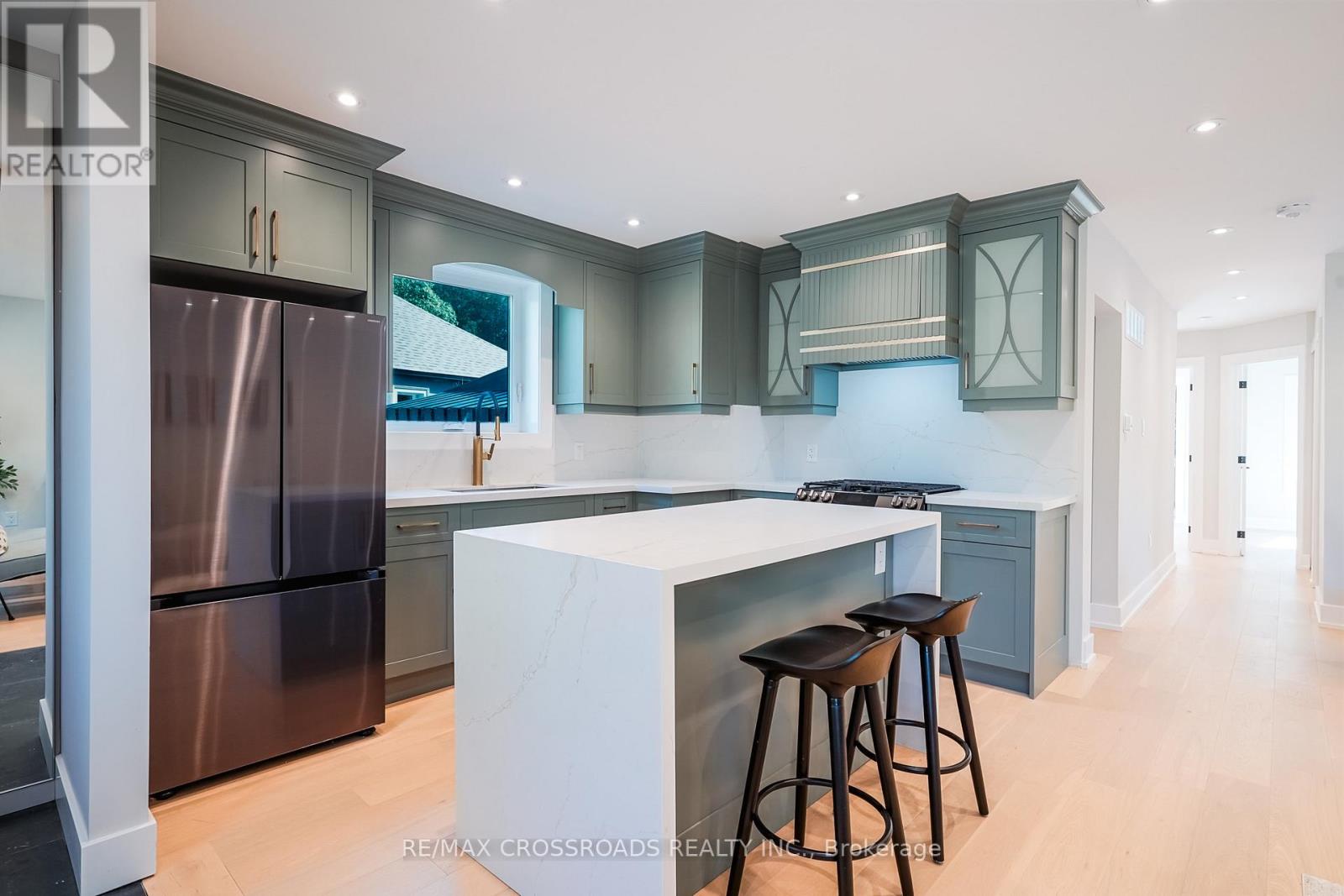Photo 7 of 21 Karnwood Drive, Toronto ON