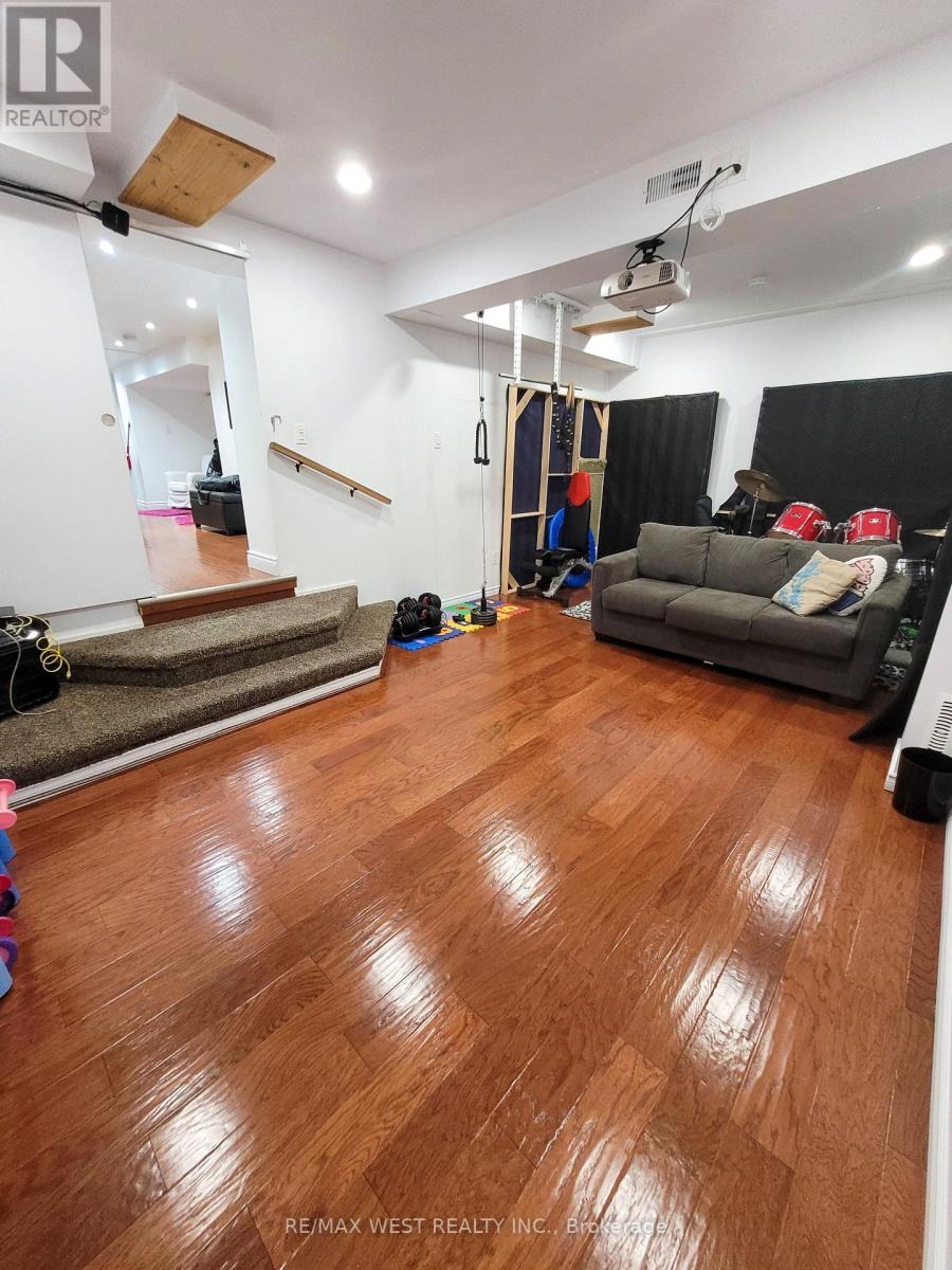Photo 2 of Bsmt 1002 Warden Avenue, Toronto ON