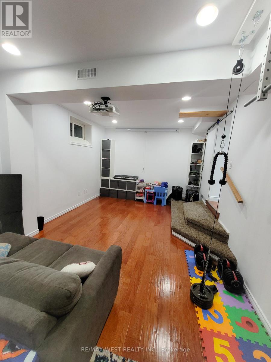 Photo 5 of Bsmt 1002 Warden Avenue, Toronto ON