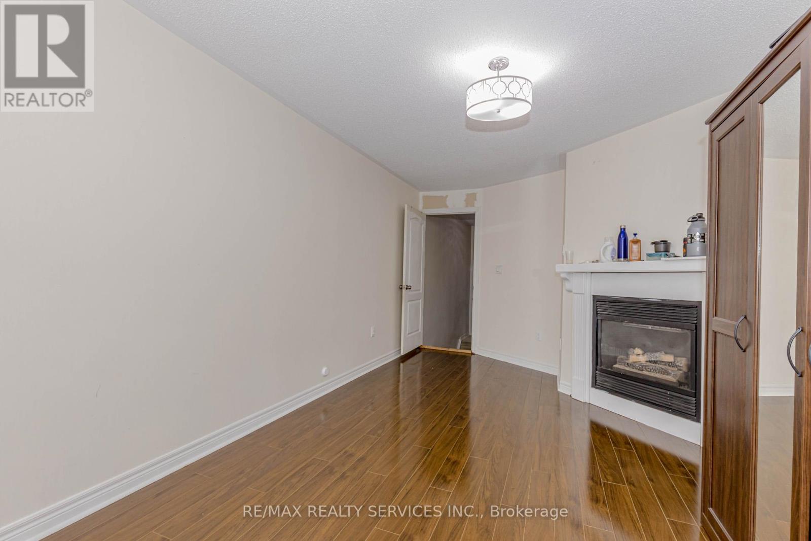 Photo 28 of 32 Pressed Brick Drive, Brampton ON