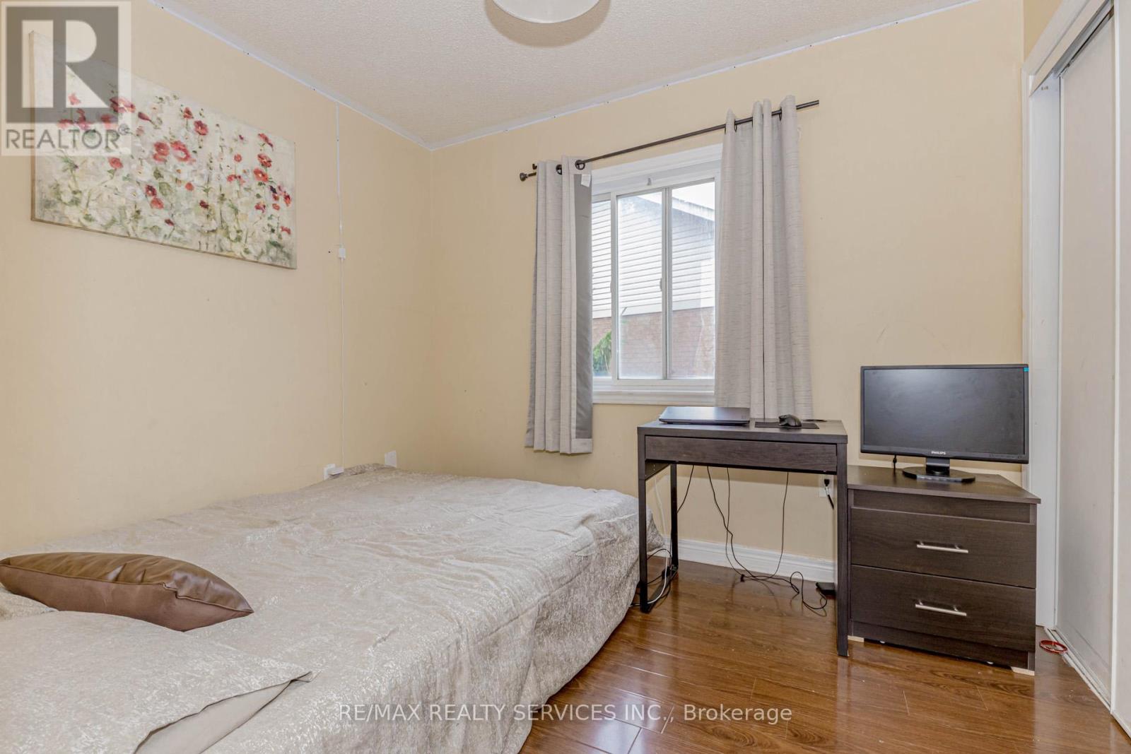 Photo 36 of 32 Pressed Brick Drive, Brampton ON