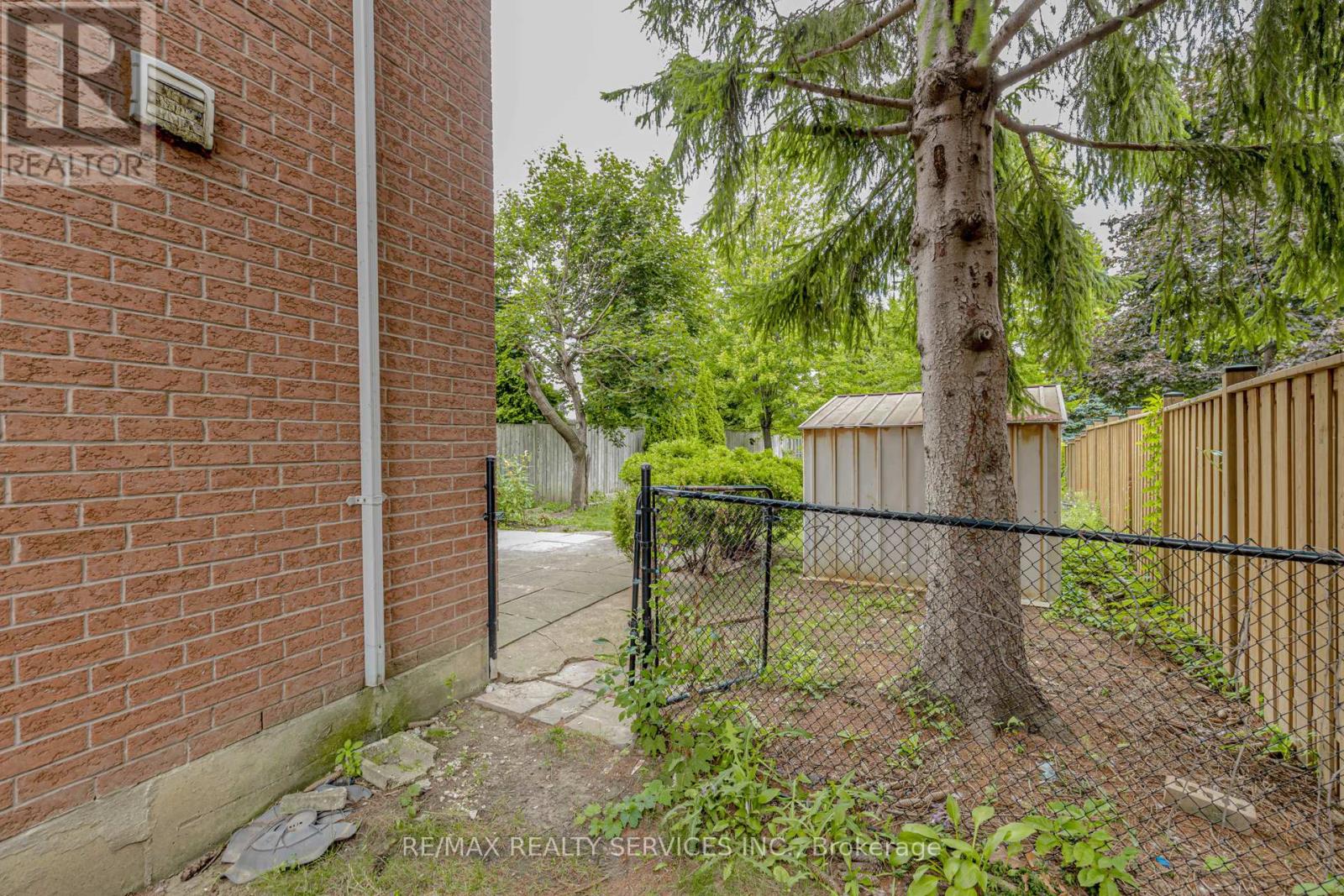 Photo 40 of 32 Pressed Brick Drive, Brampton ON