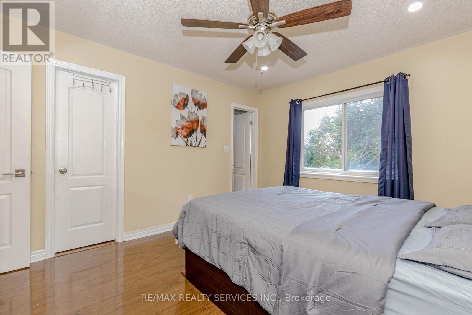 Photo 34 of 32 Pressed Brick Drive, Brampton ON
