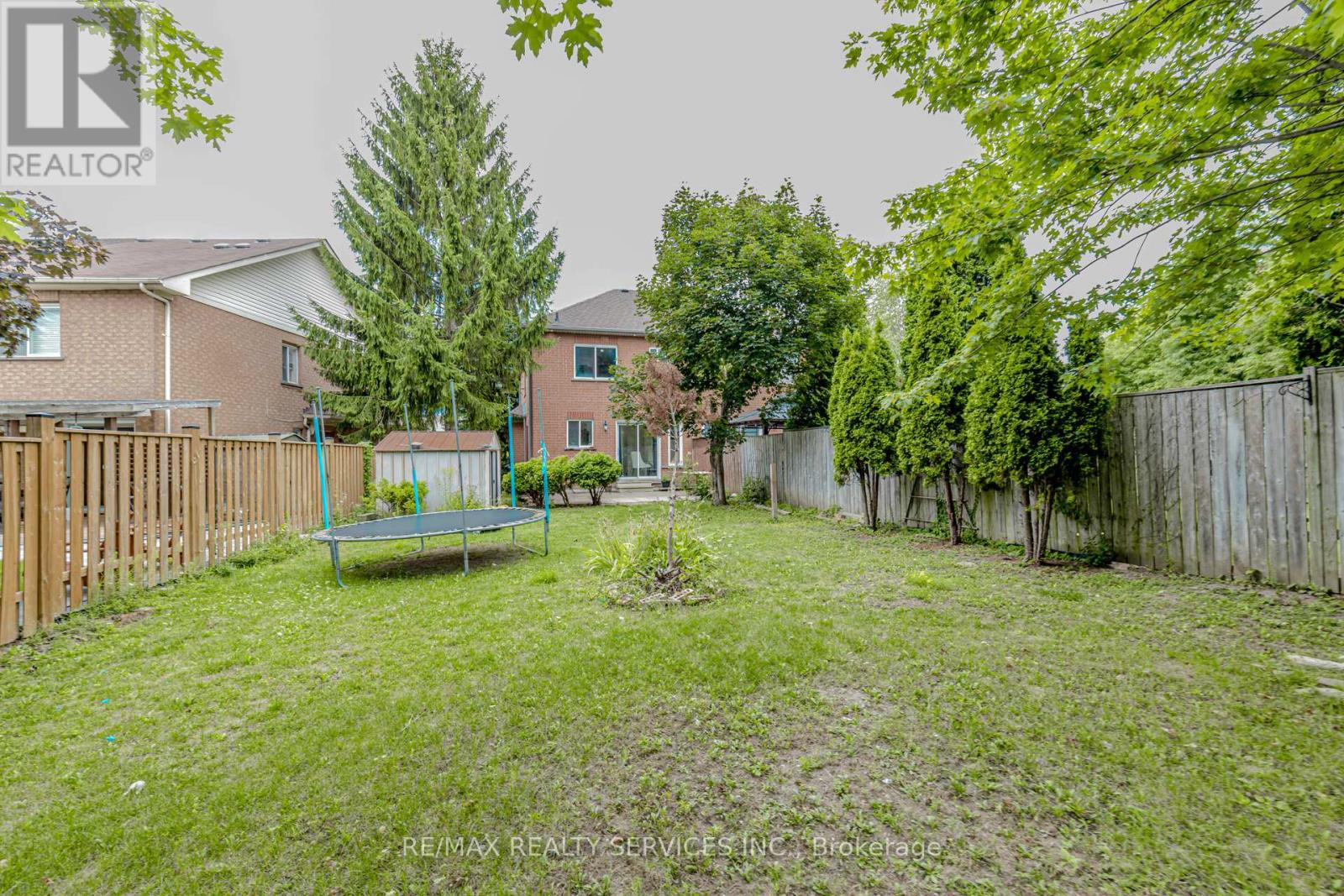 Photo 46 of 32 Pressed Brick Drive, Brampton ON