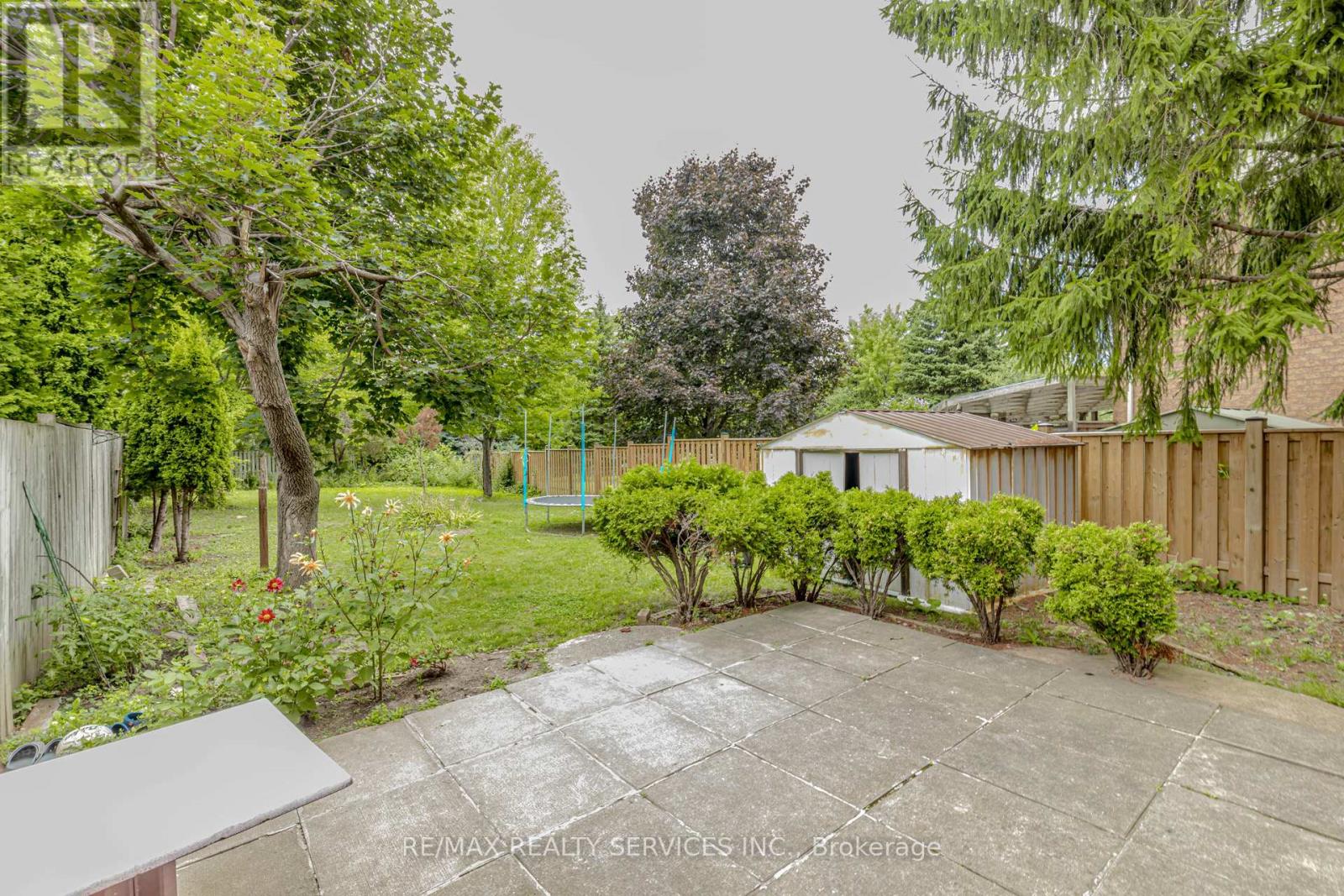 Photo 41 of 32 Pressed Brick Drive, Brampton ON