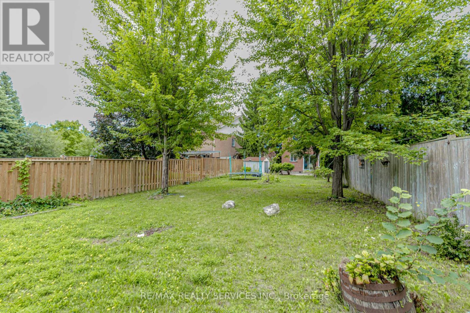 Photo 47 of 32 Pressed Brick Drive, Brampton ON