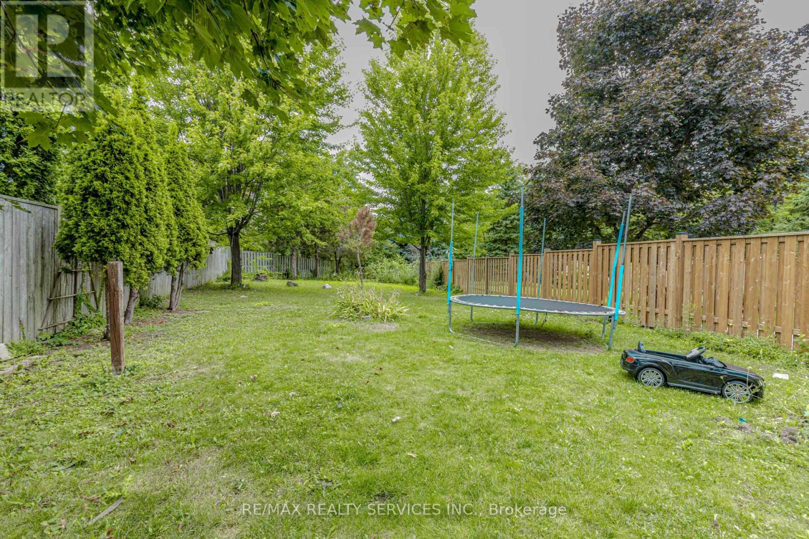 Photo 43 of 32 Pressed Brick Drive, Brampton ON