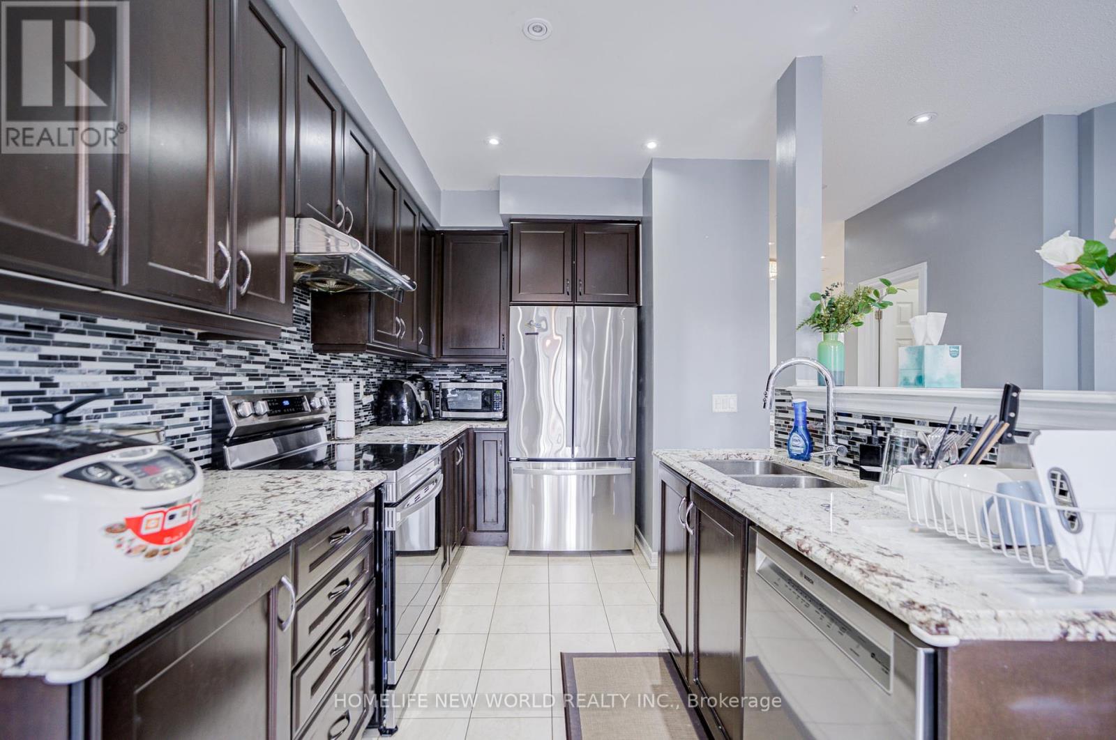 Photo 12 of 14 Highbury Court, Markham ON