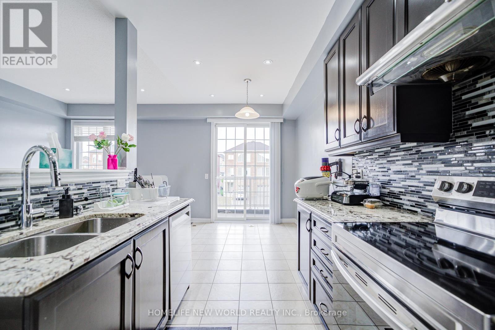 Photo 15 of 14 Highbury Court, Markham ON