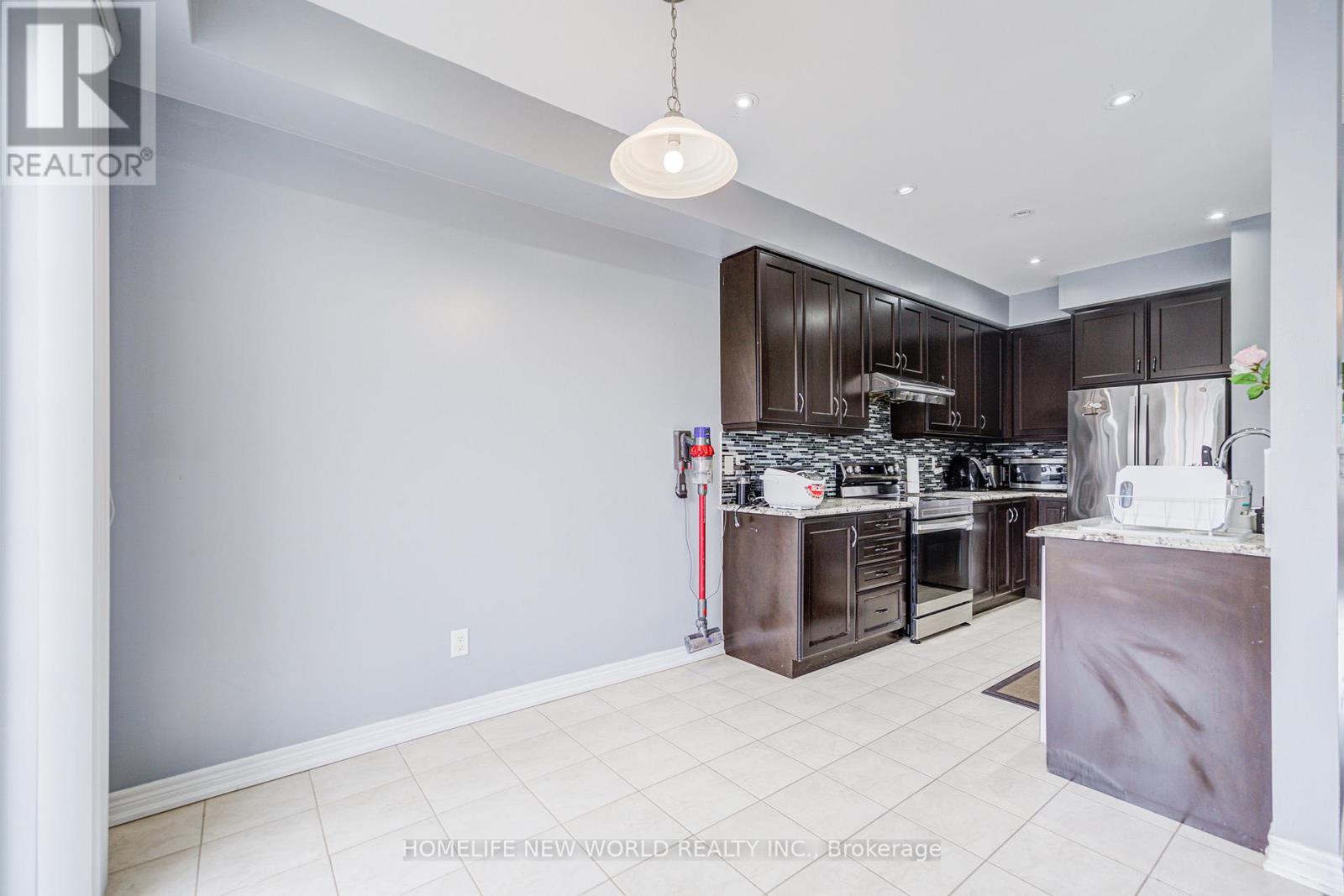 Photo 18 of 14 Highbury Court, Markham ON