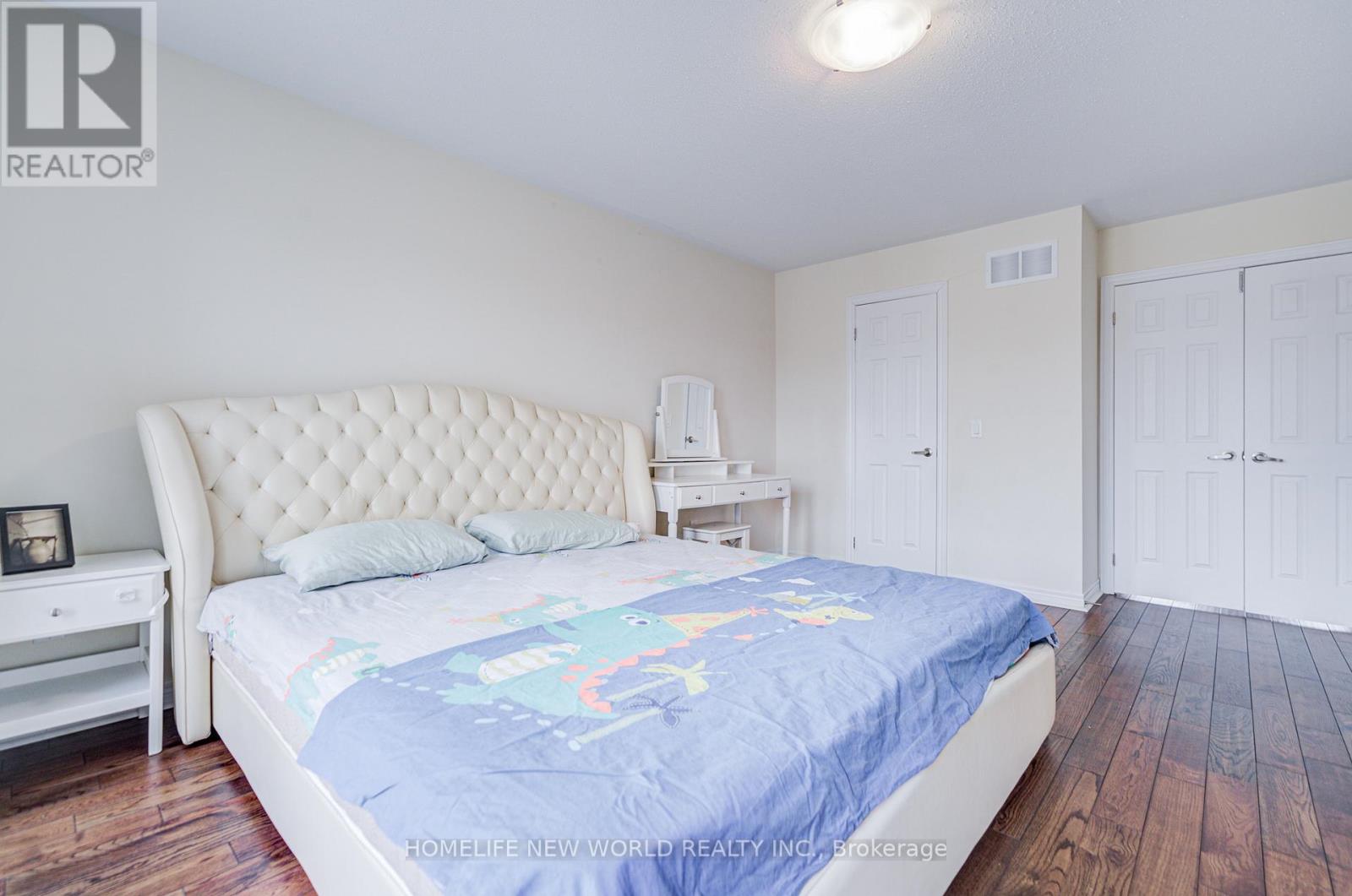 Photo 32 of 14 Highbury Court, Markham ON