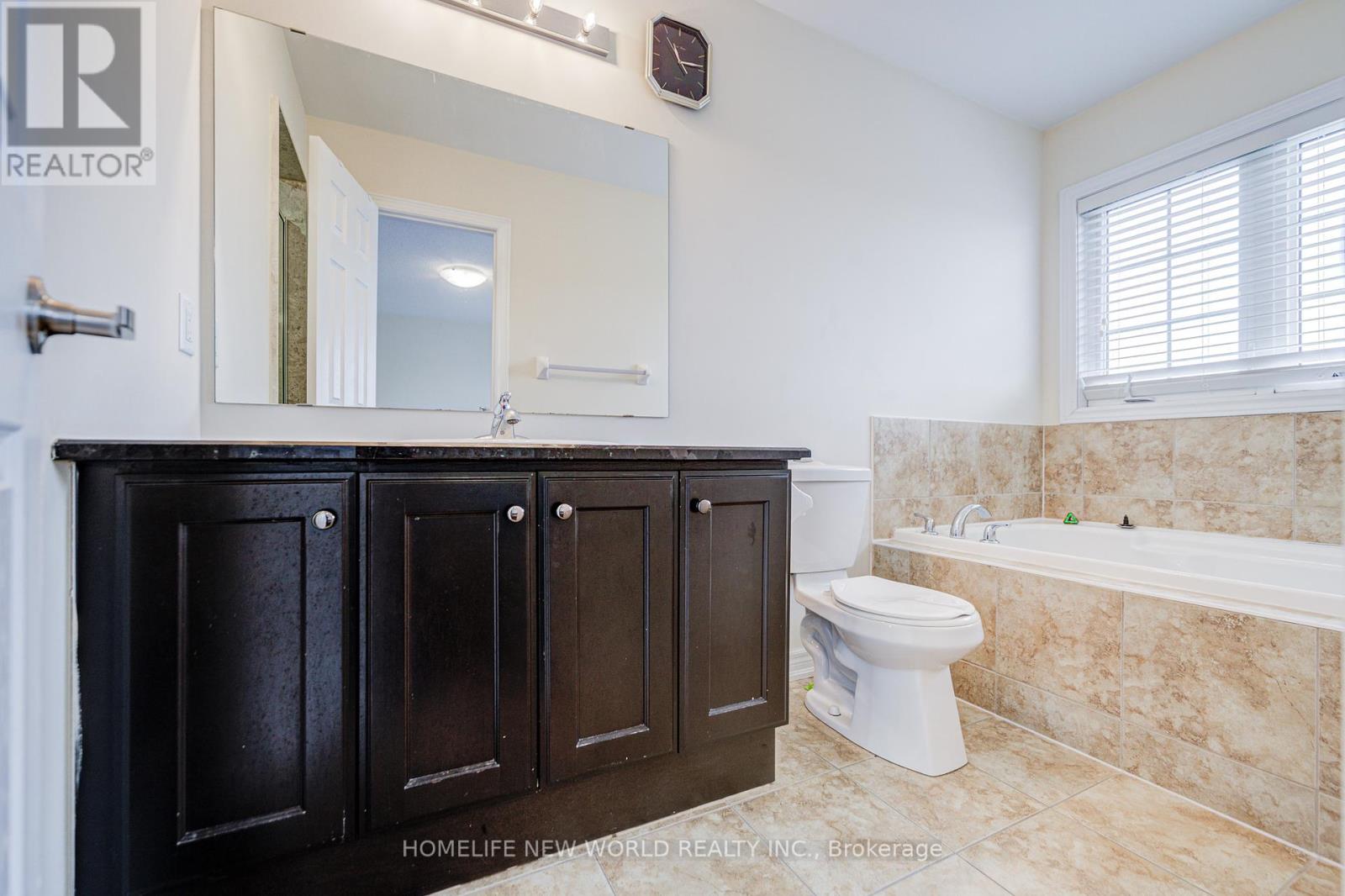 Photo 34 of 14 Highbury Court, Markham ON