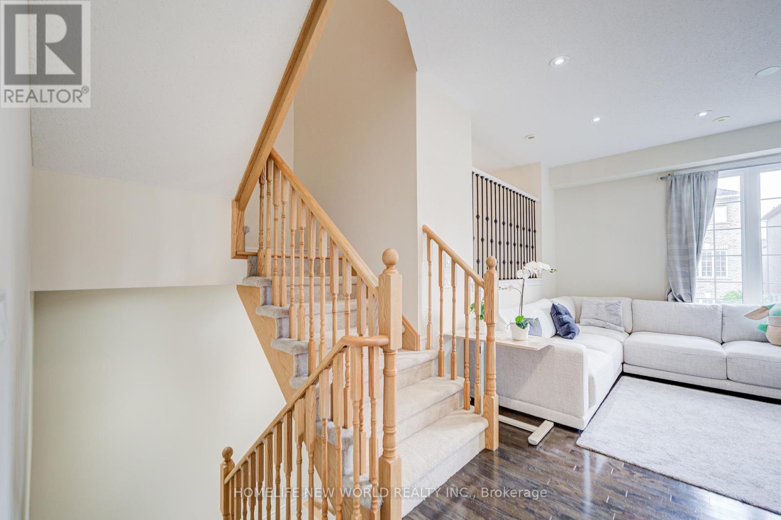 Photo 6 of 14 Highbury Court, Markham ON