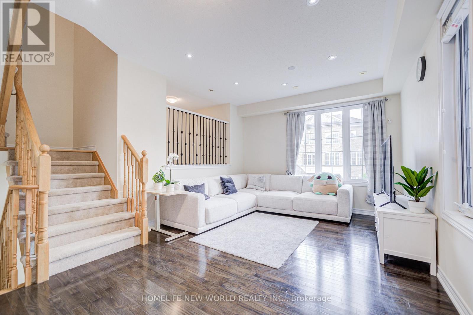 Photo 7 of 14 Highbury Court, Markham ON