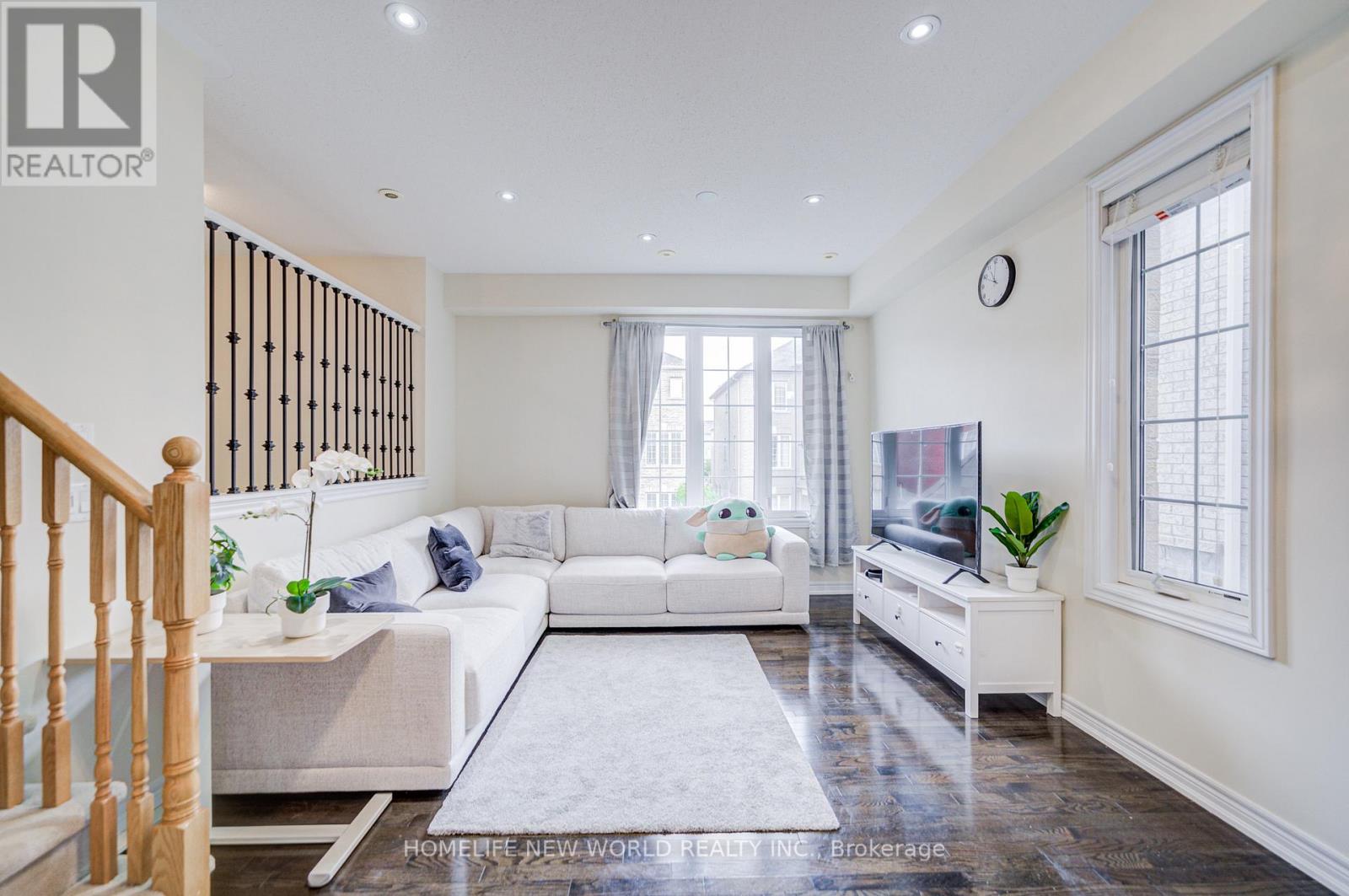 Photo 8 of 14 Highbury Court, Markham ON