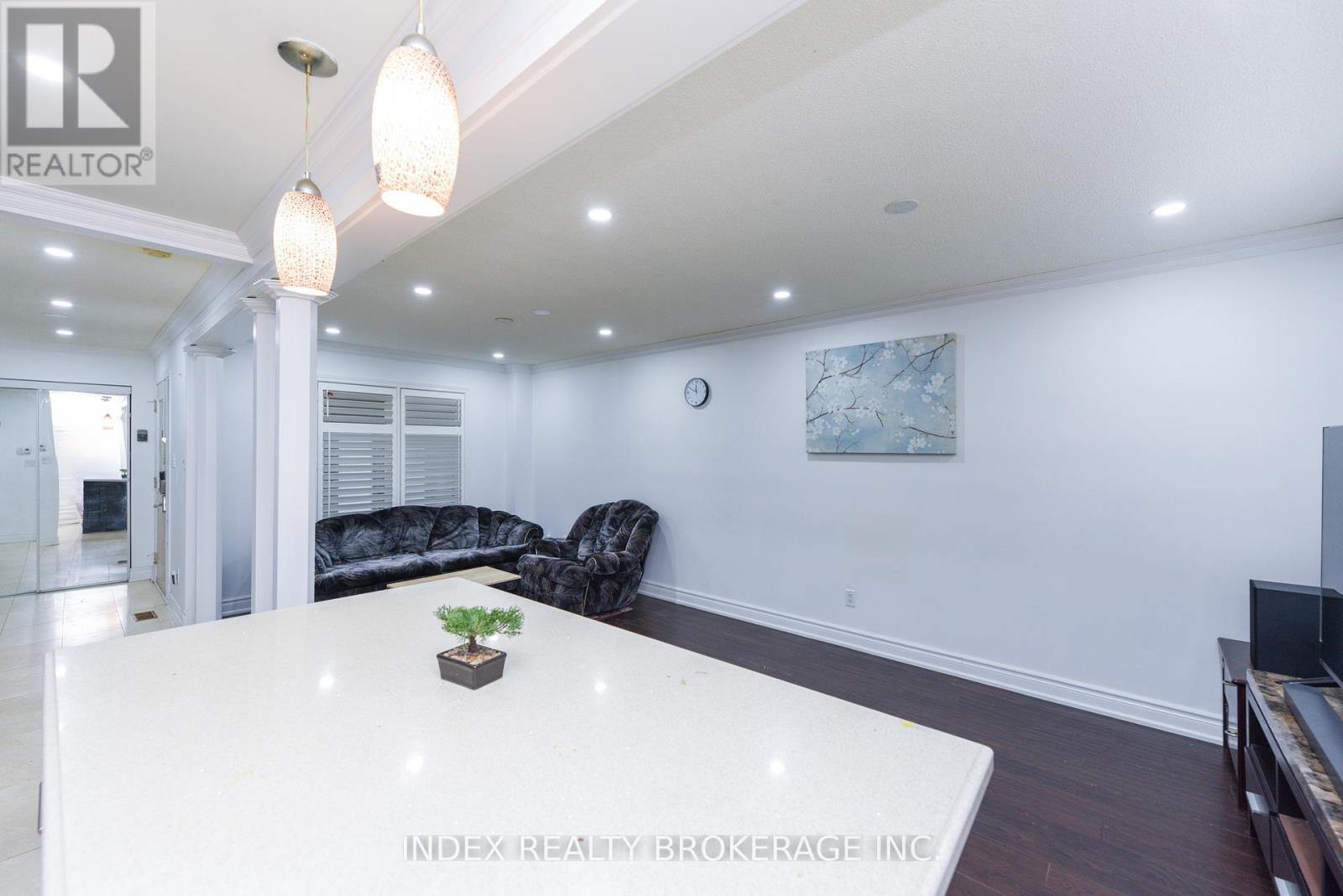 Photo 20 of 203 Richvale Drive S, Brampton ON
