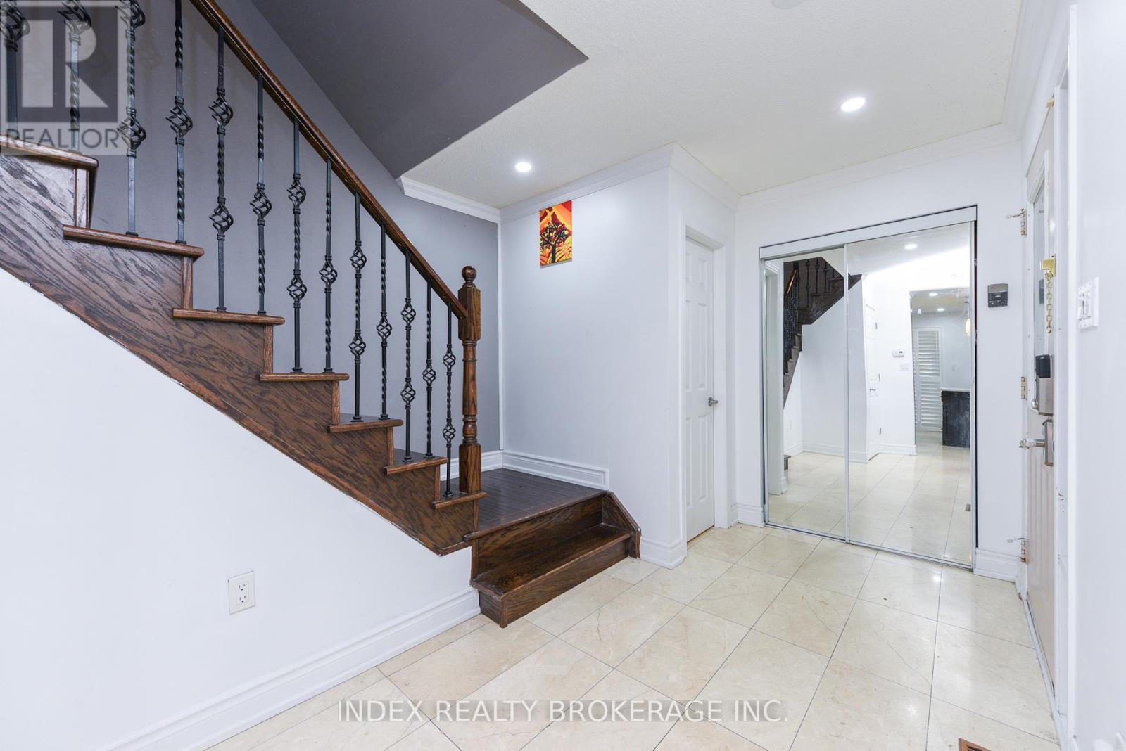 Photo 29 of 203 Richvale Drive S, Brampton ON
