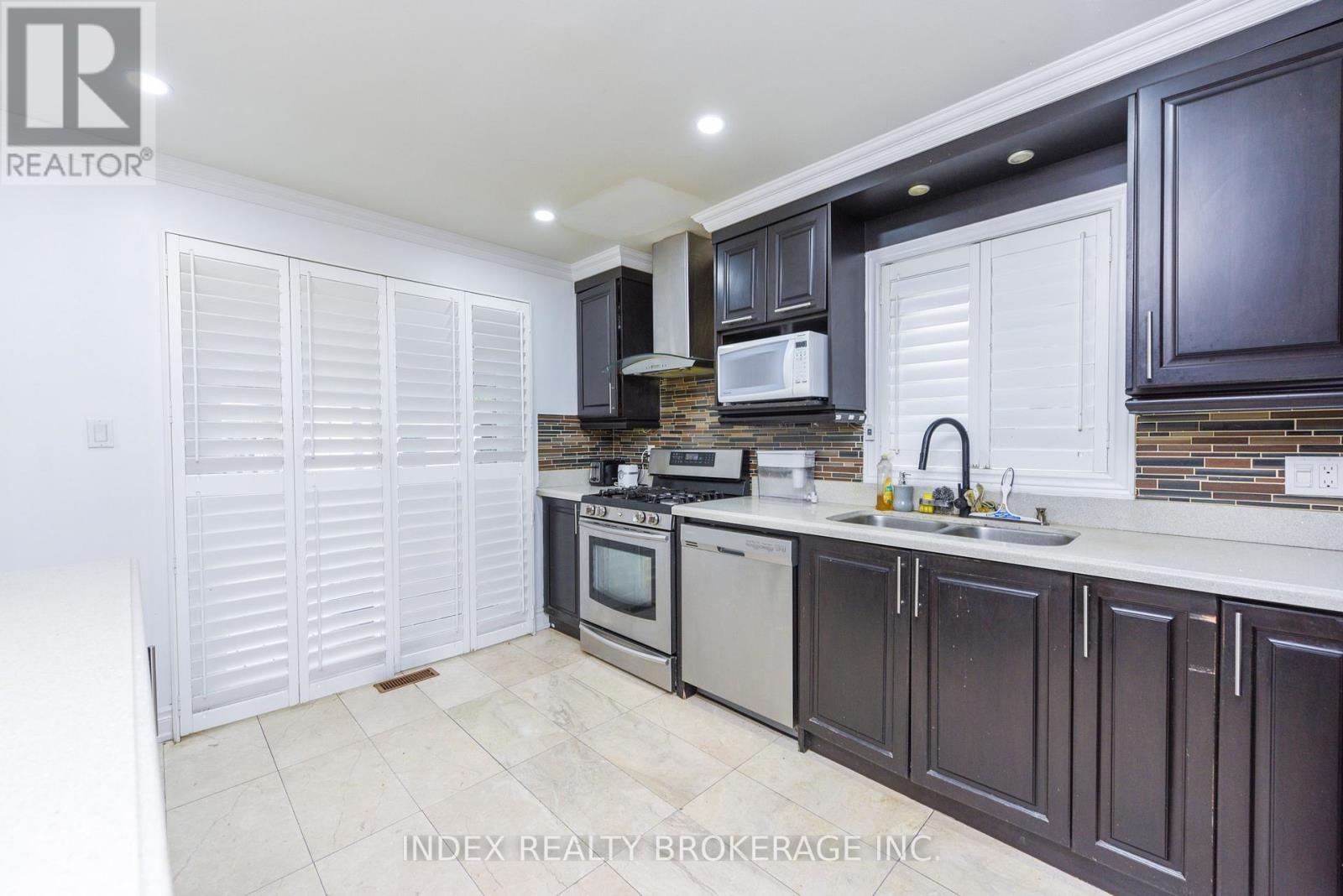 Photo 30 of 203 Richvale Drive S, Brampton ON