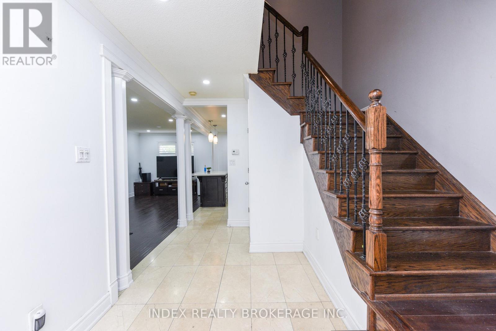Photo 33 of 203 Richvale Drive S, Brampton ON