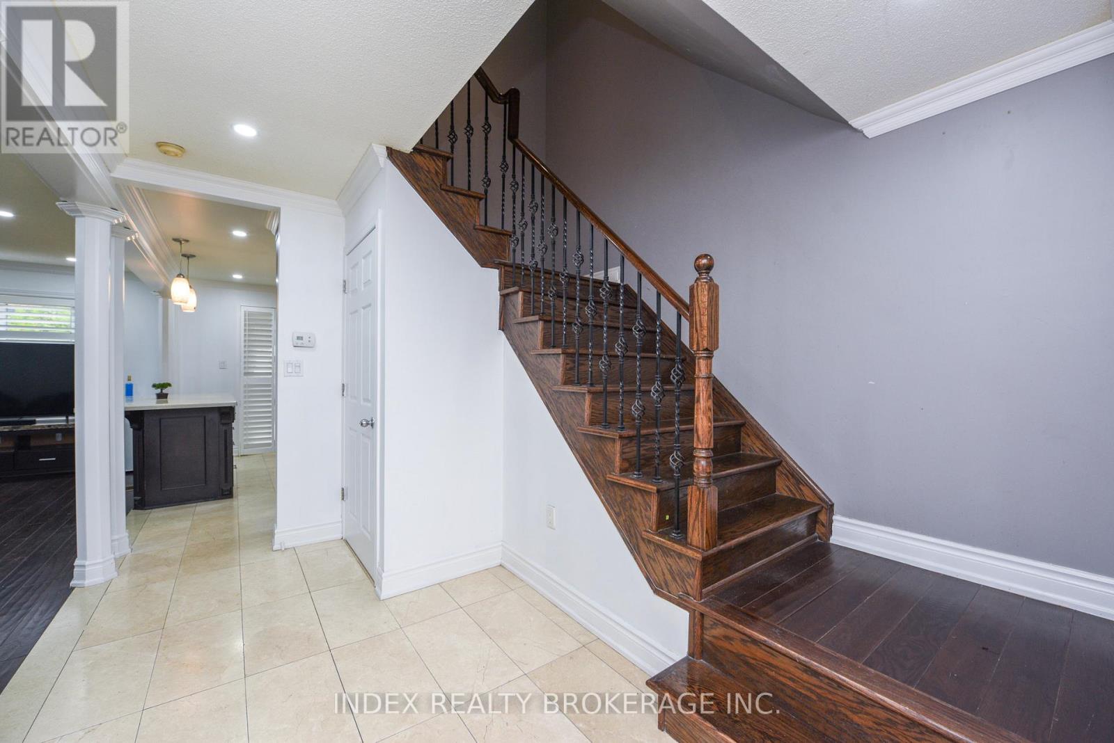 Photo 35 of 203 Richvale Drive S, Brampton ON