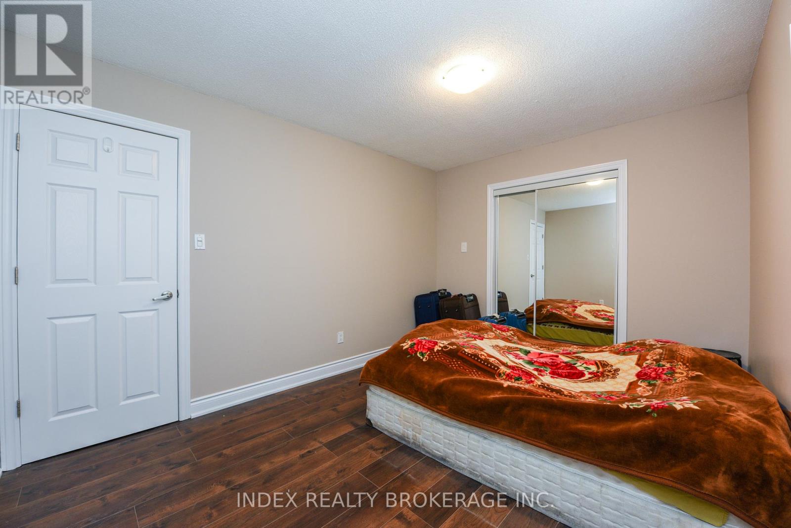 Photo 8 of 203 Richvale Drive S, Brampton ON