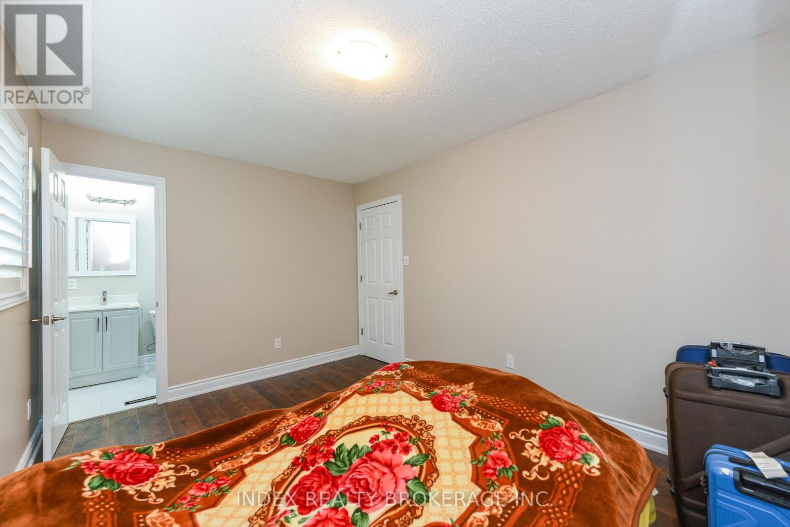 Photo 36 of 203 Richvale Drive S, Brampton ON