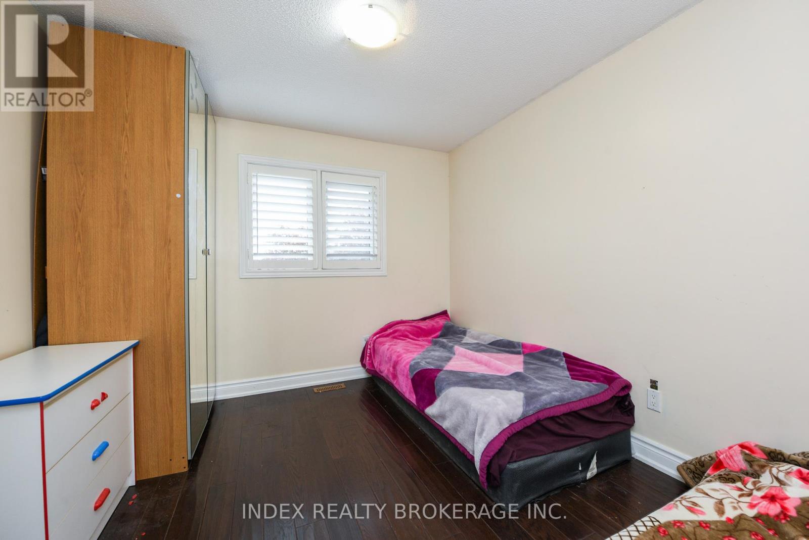 Photo 18 of 203 Richvale Drive S, Brampton ON