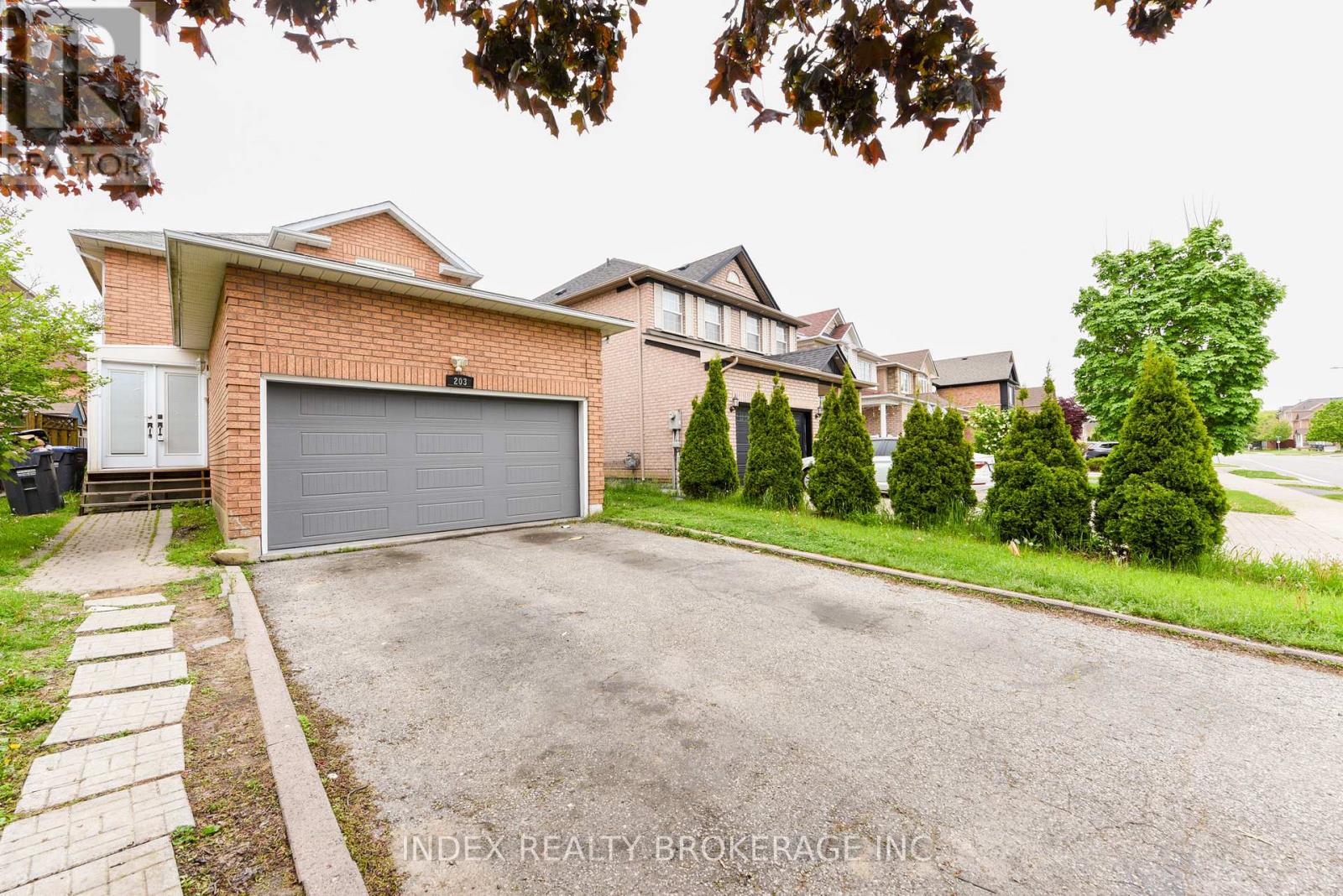 Photo 19 of 203 Richvale Drive S, Brampton ON